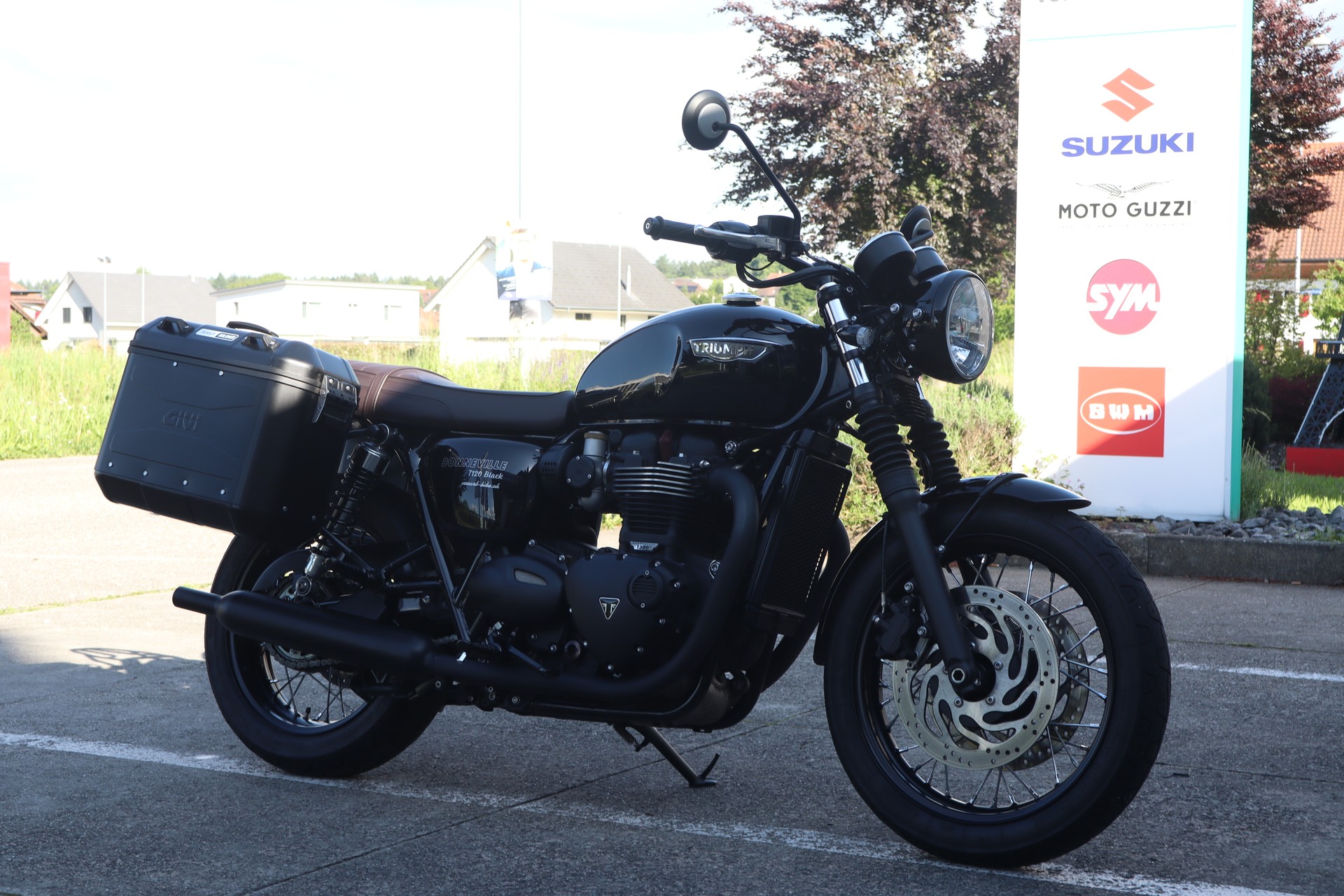 TRIUMPH Bonneville T120 Black ABS / TCS-image-1