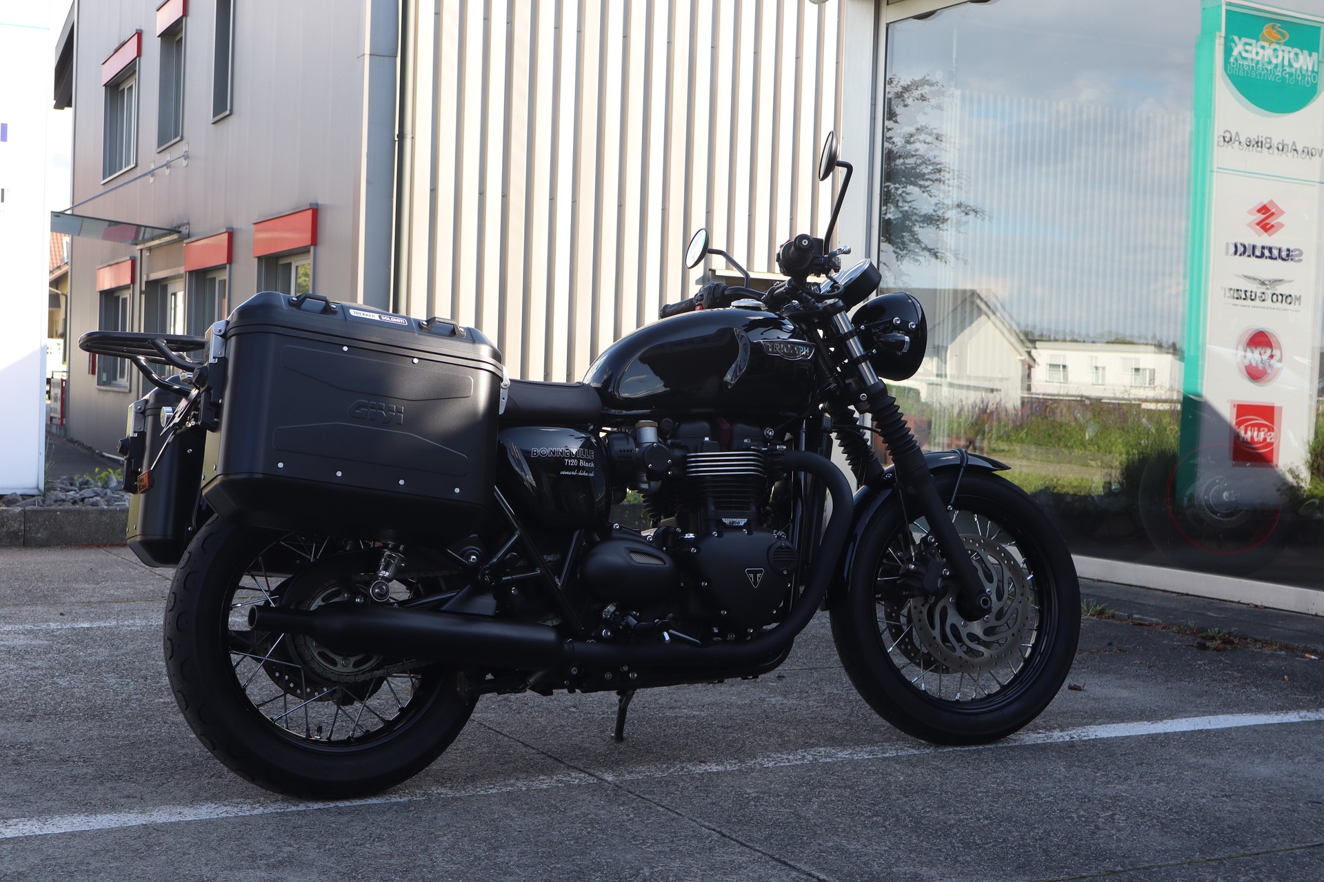 TRIUMPH Bonneville T120 Black ABS / TCS-image-2