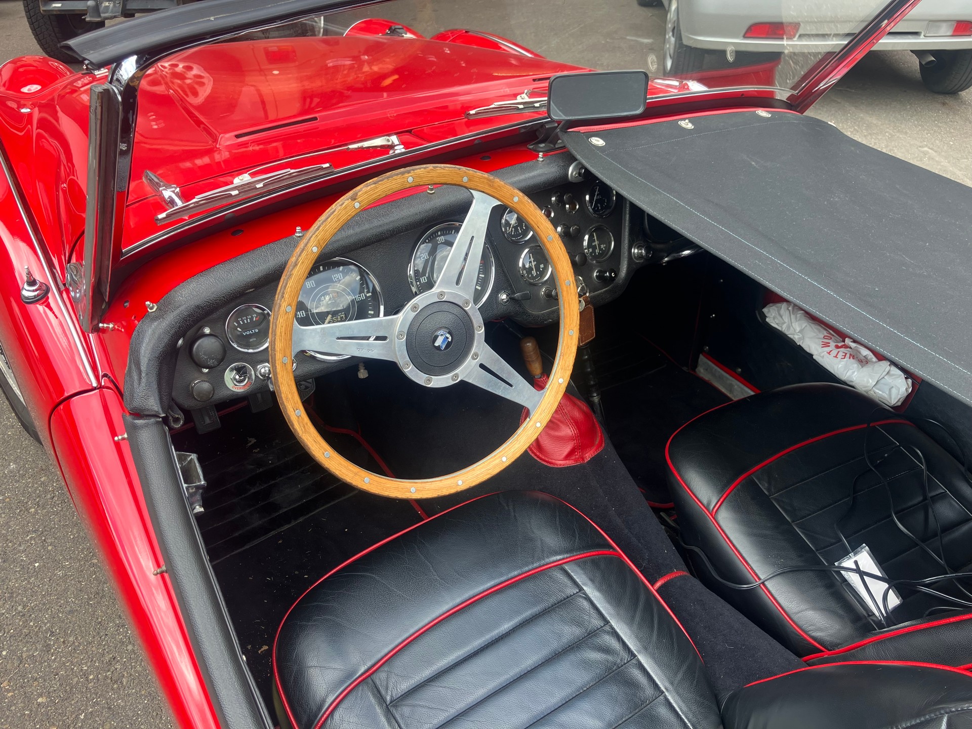 TRIUMPH Roadster-image-4