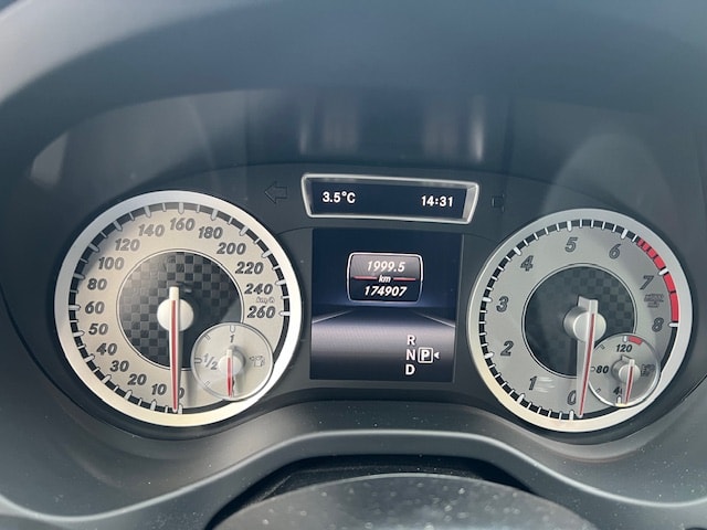 MERCEDES-BENZ A 200-image-9