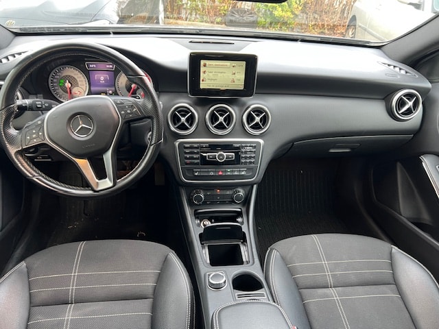MERCEDES-BENZ A 200-image-8
