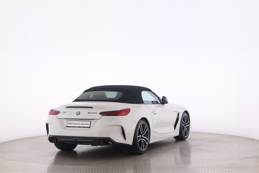 BMW Z4 M40i-showroom-element-1