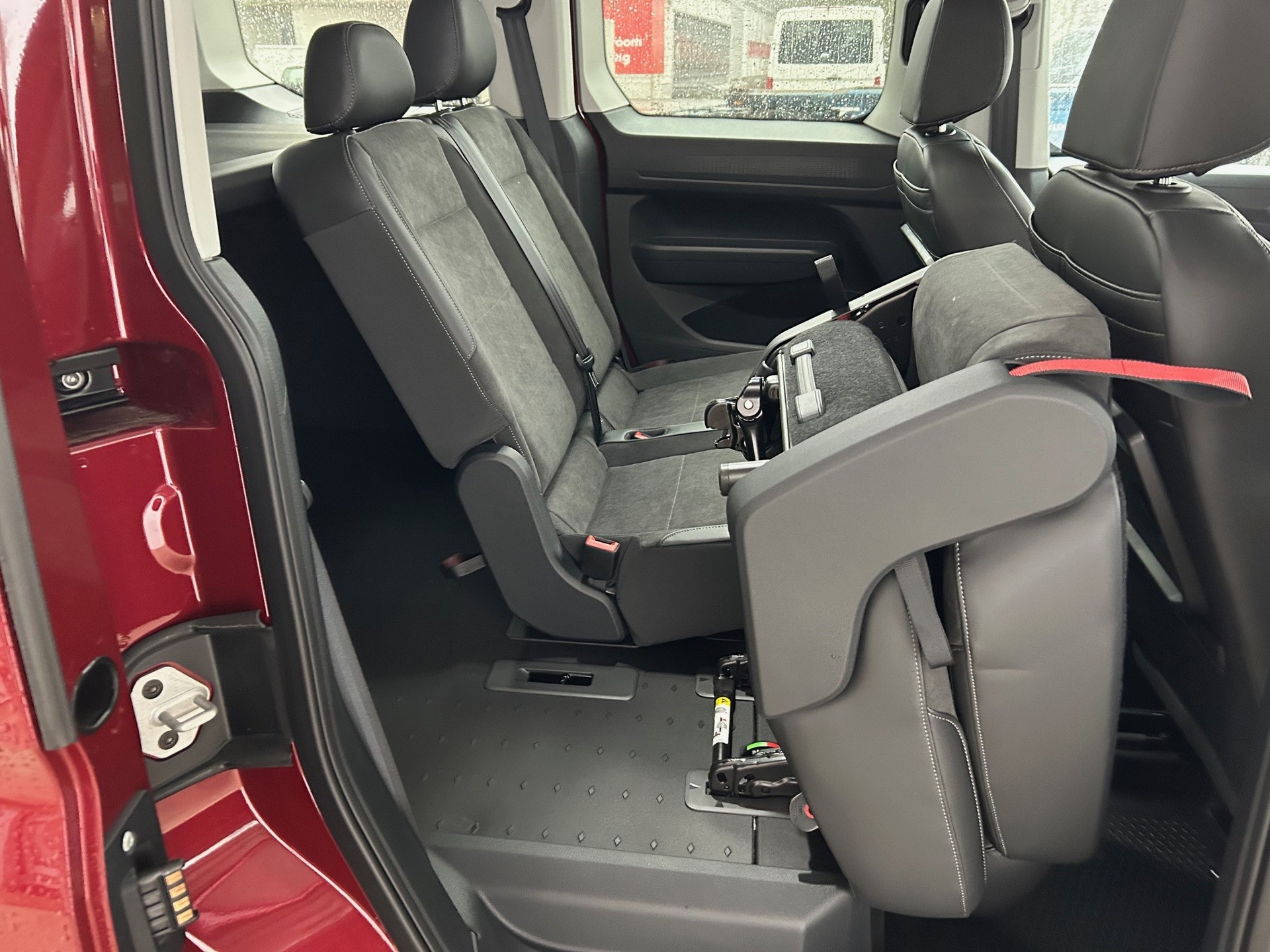 VW Caddy 1.5 TSI Life DSG-image-9