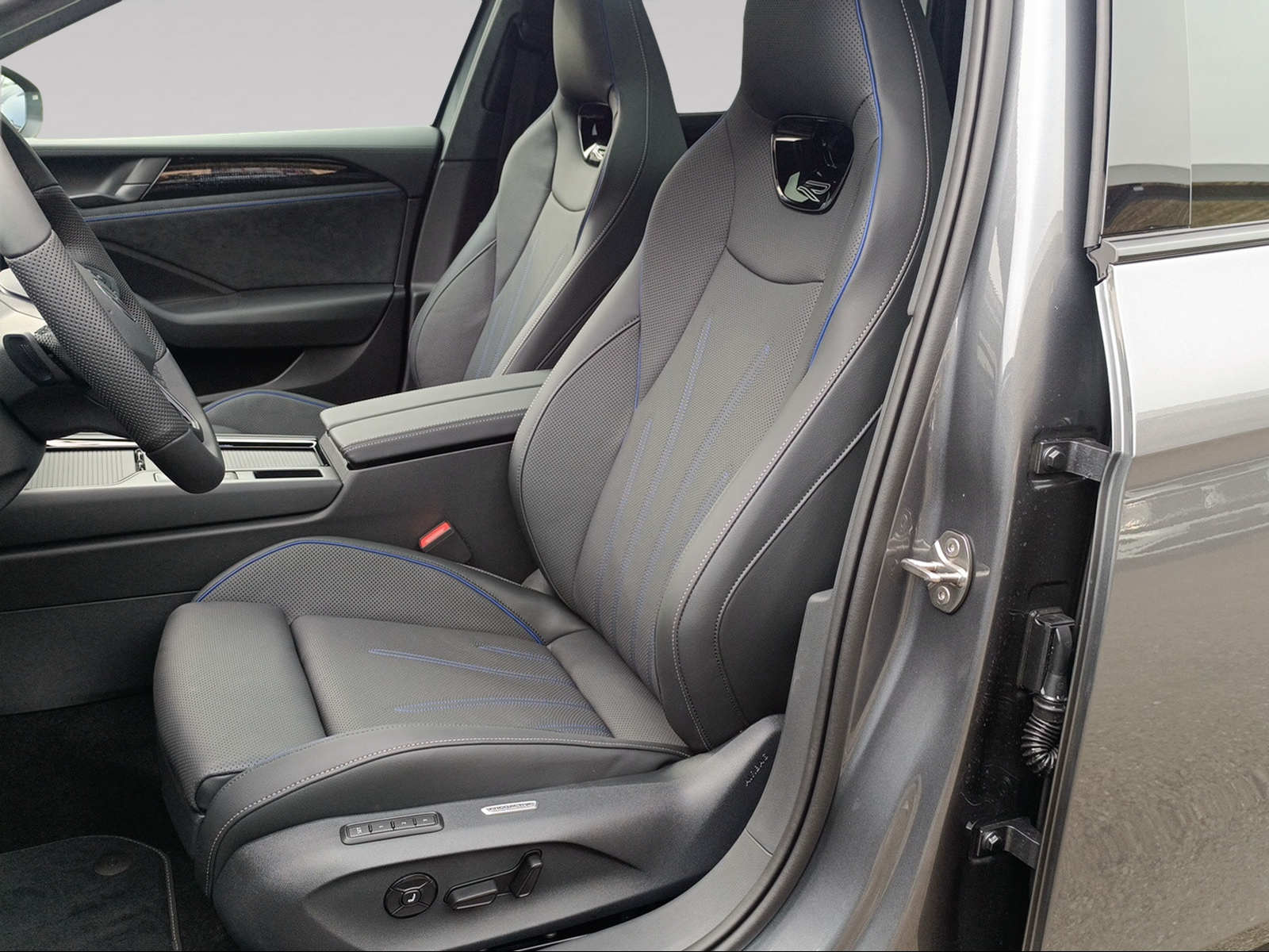 VW Passat Variant 2.0 TSI evo4 R-Line 4 Motion DSG-image-7