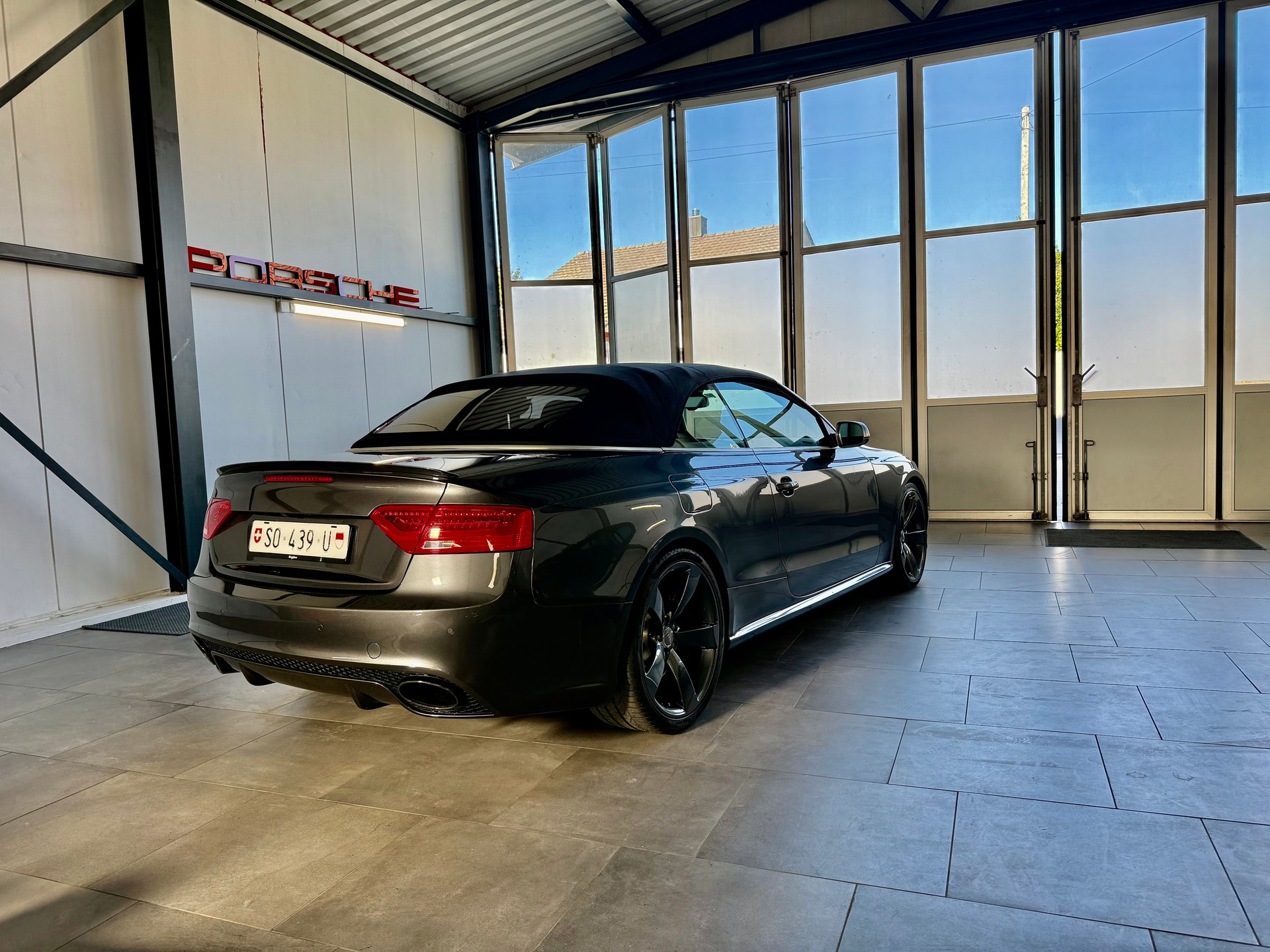 AUDI RS5 Cabrio 4.2 FSI Sport Quattro-image-3