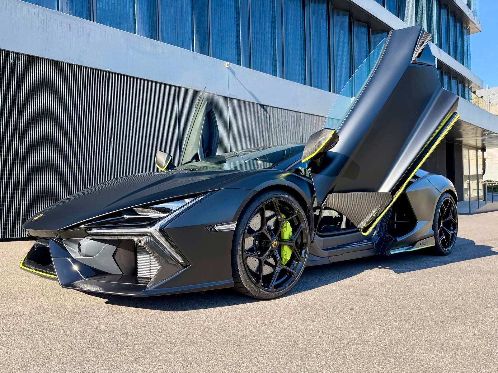 LAMBORGHINI /// REVUELTO 2025 /// AD PERSONAM /// FULL CARBON /// FULL OPTIONS