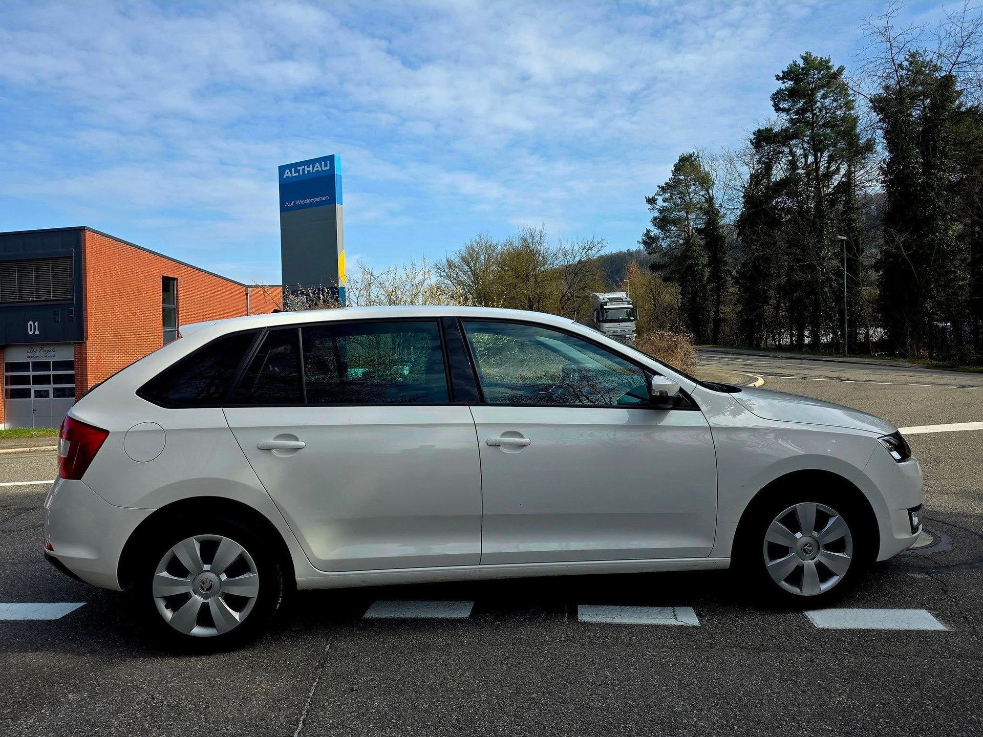 SKODA Rapid Spaceback 1.2 TSI Active DSG-image-6