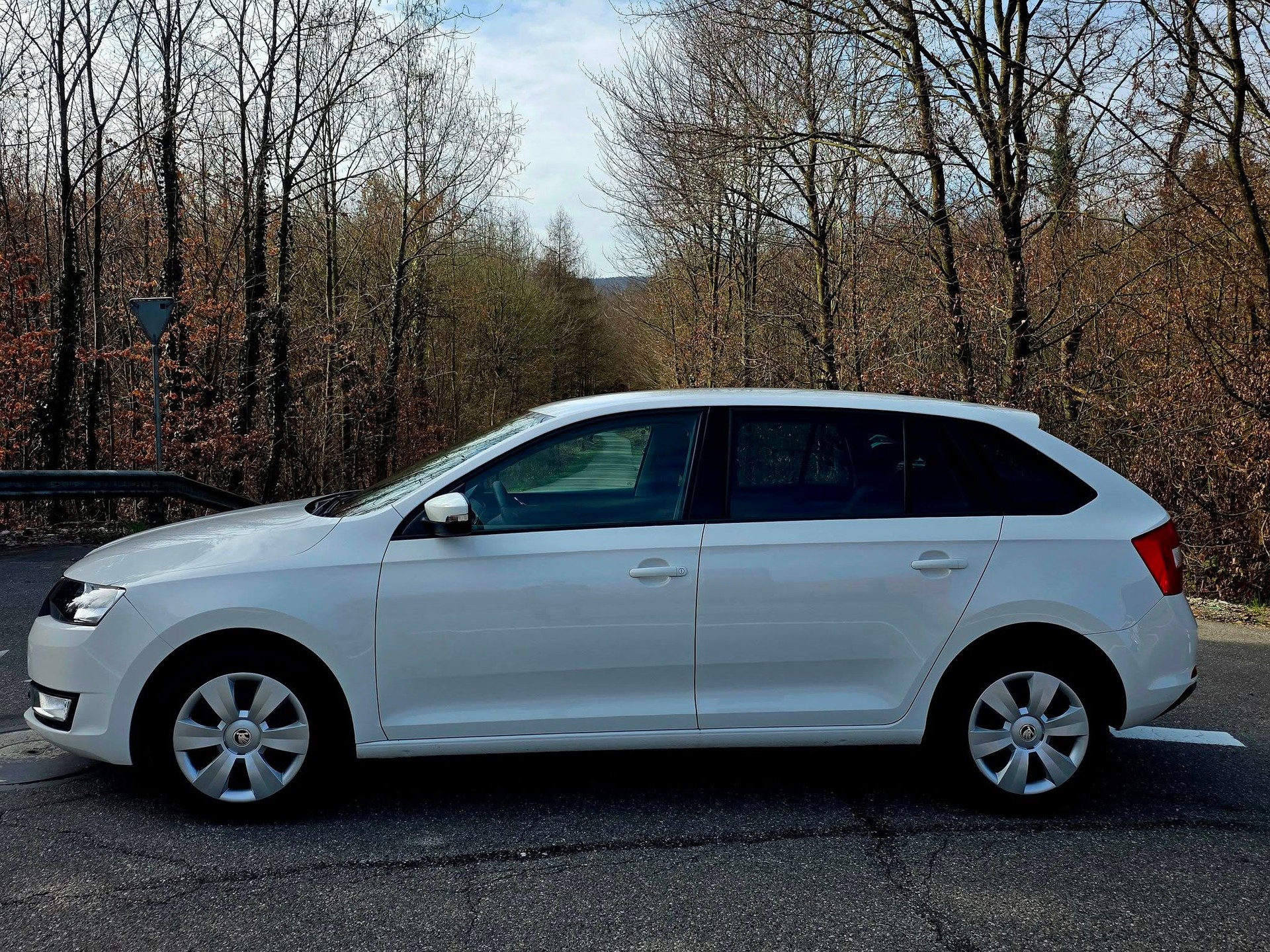 SKODA Rapid Spaceback 1.2 TSI Active DSG-image-10
