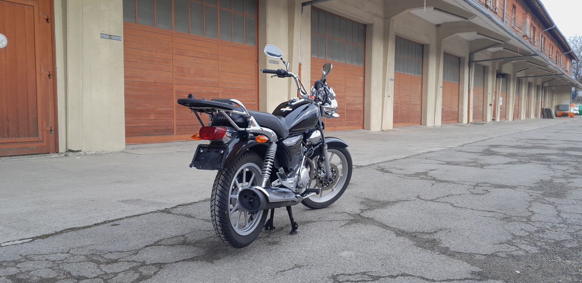 YAMAHA YBR 125 Custom-image-4