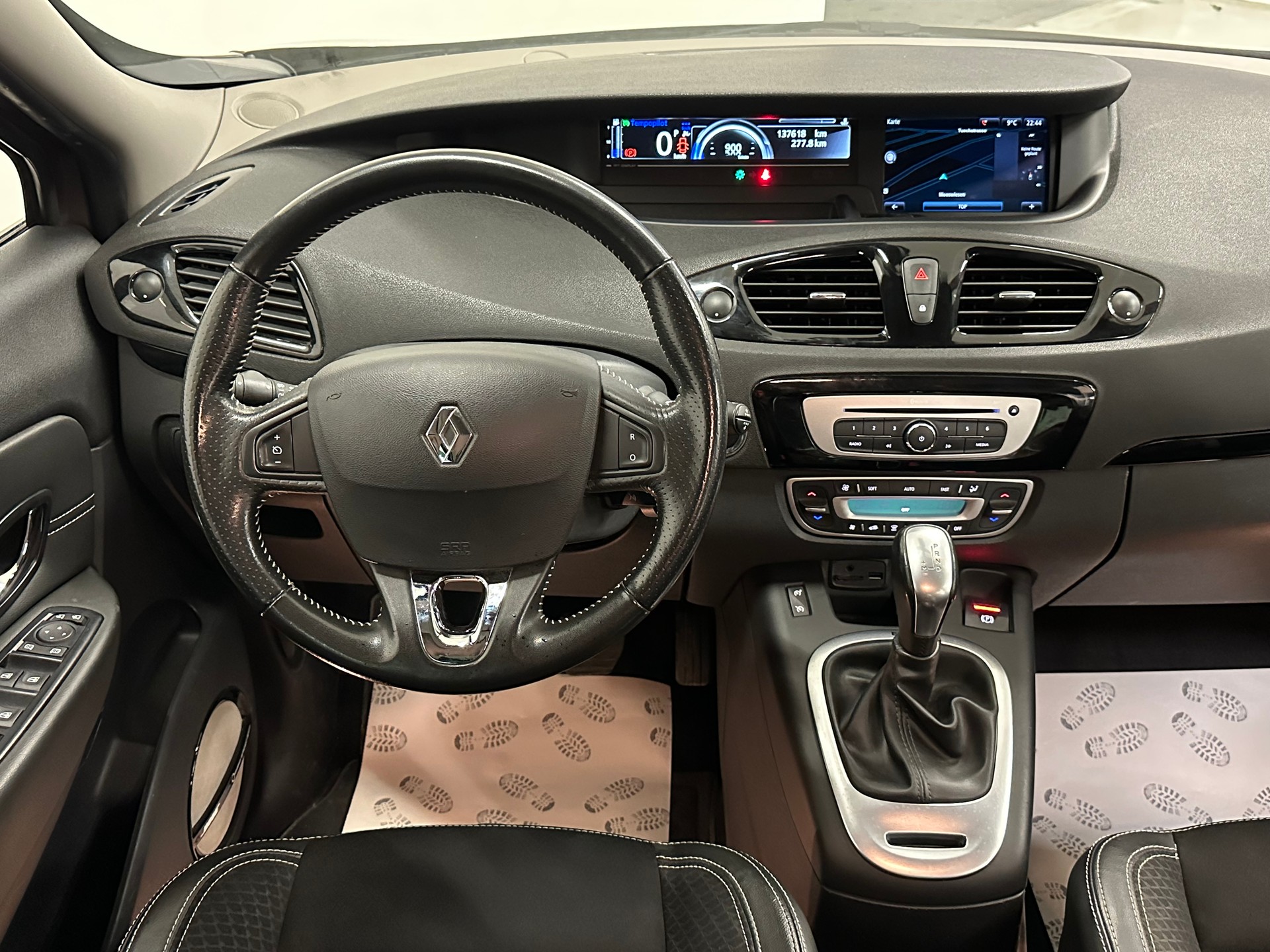 RENAULT Grand Scénic 1.5 dCi Bose EDC-image-11