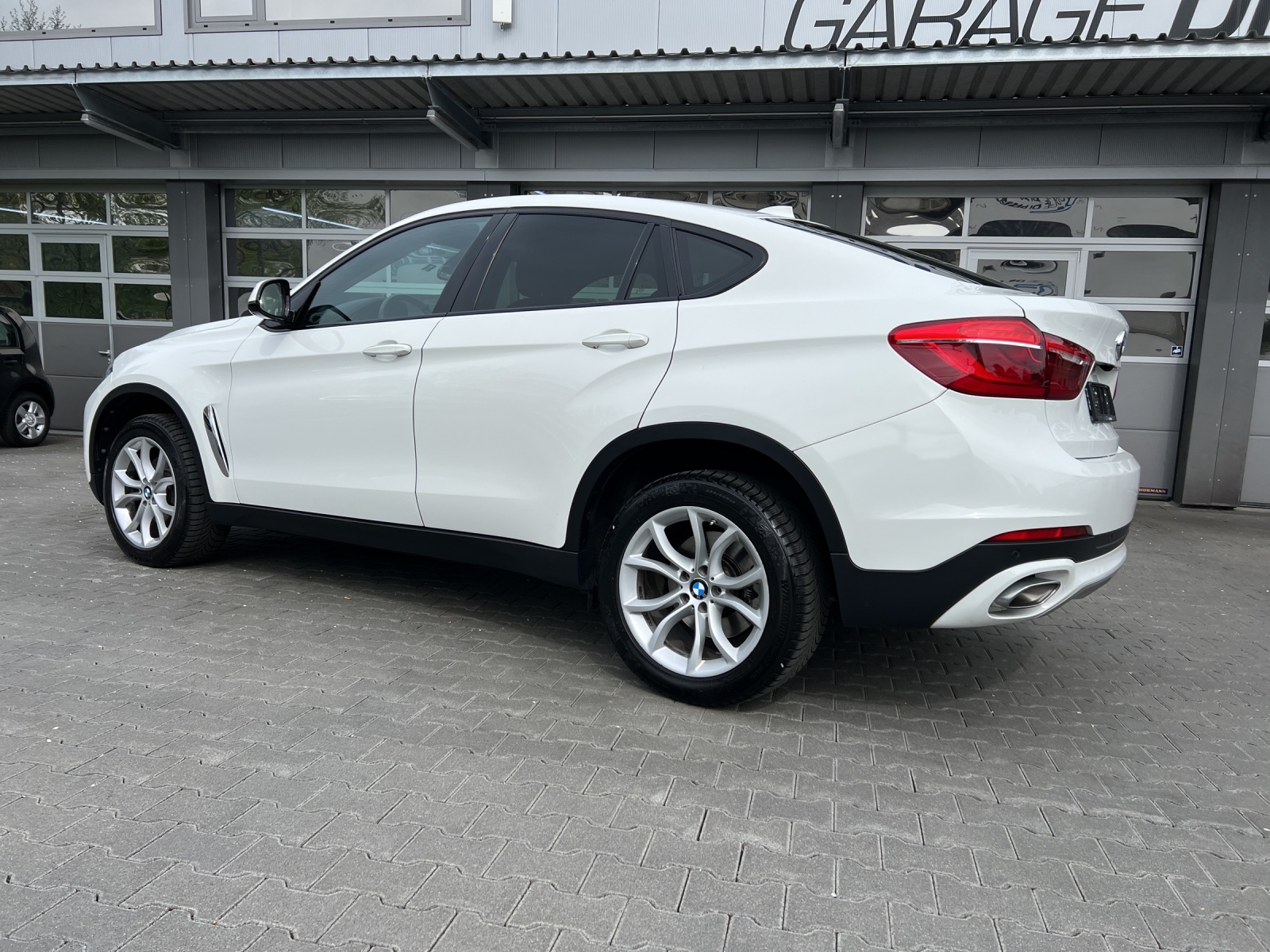 BMW X6 xDrive 40d Steptronic-showroom-element-2