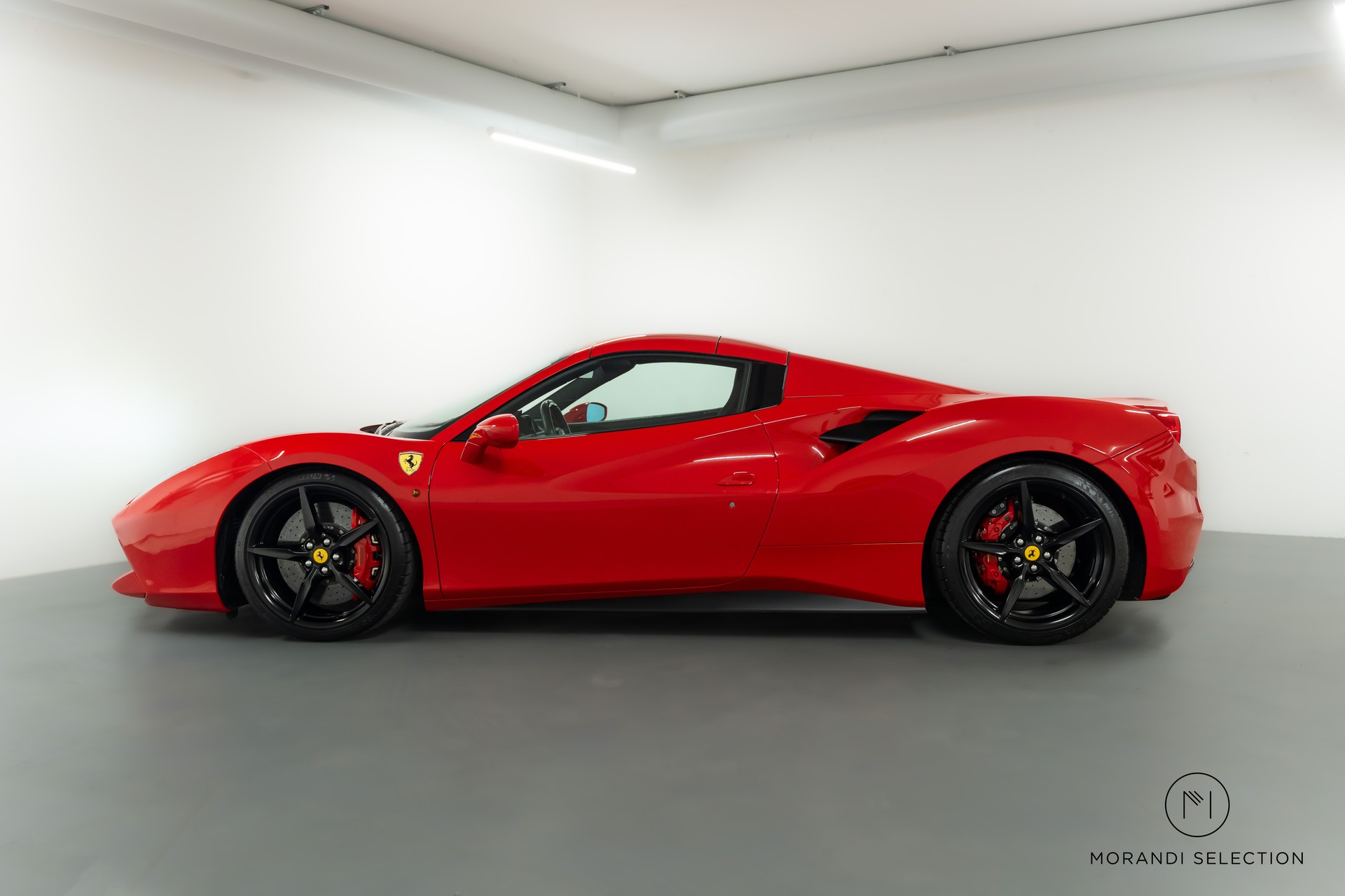 FERRARI 488 Spider 3.9 Turbo-showroom-element-1