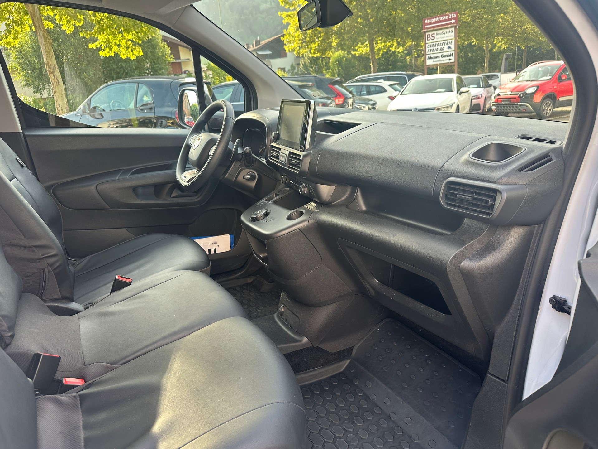 FIAT Doblo 1.5 BlueHDi L1 1000kg Swiss Plus A-image-24