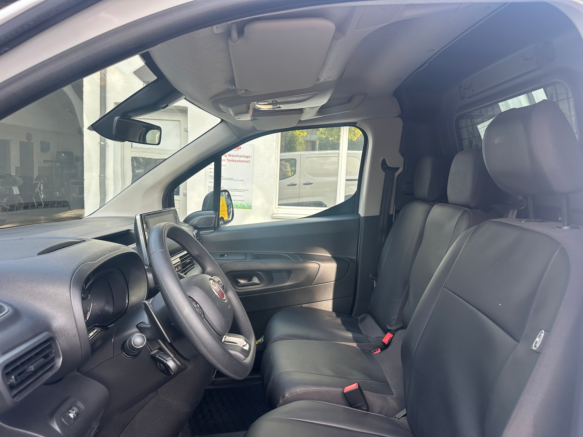 FIAT Doblo 1.5 BlueHDi L1 1000kg Swiss Plus A-image-21