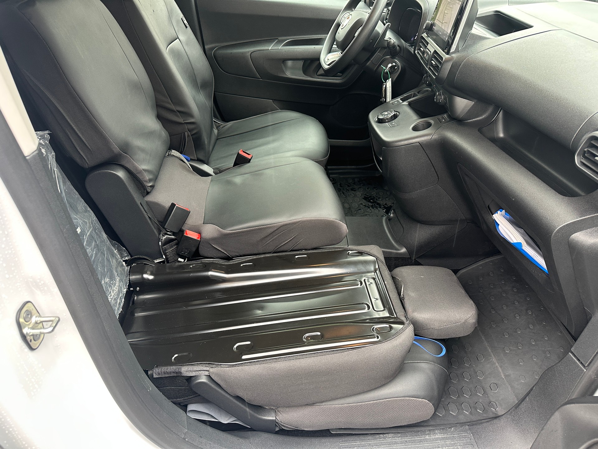 FIAT Doblo 1.5 BlueHDi L1 1000kg Swiss Plus A-image-15