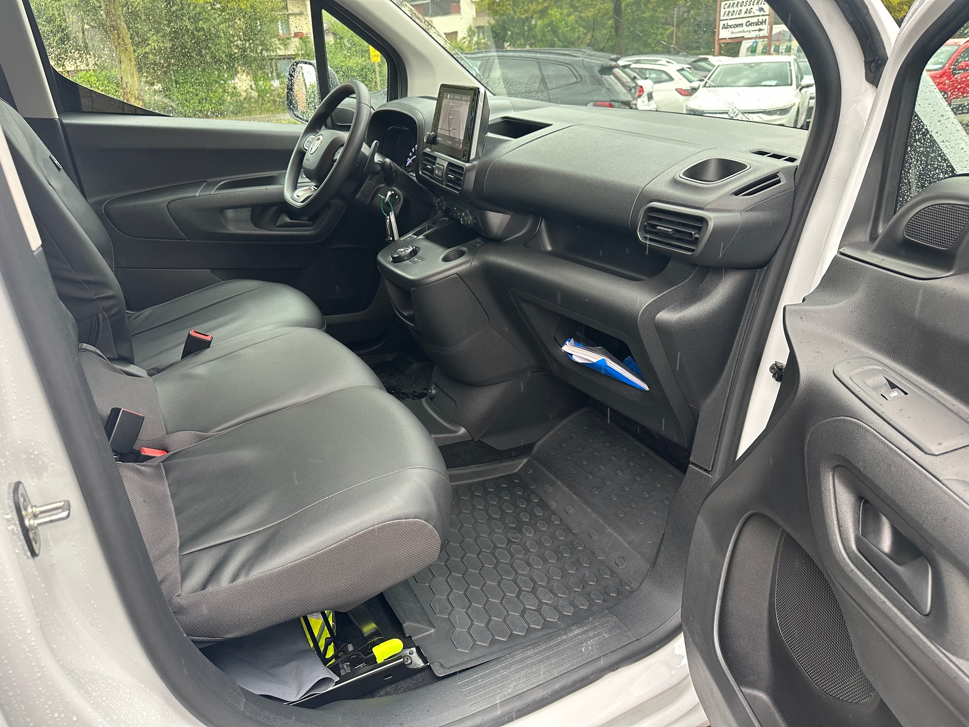 FIAT Doblo 1.5 BlueHDi L1 1000kg Swiss Plus A-image-17