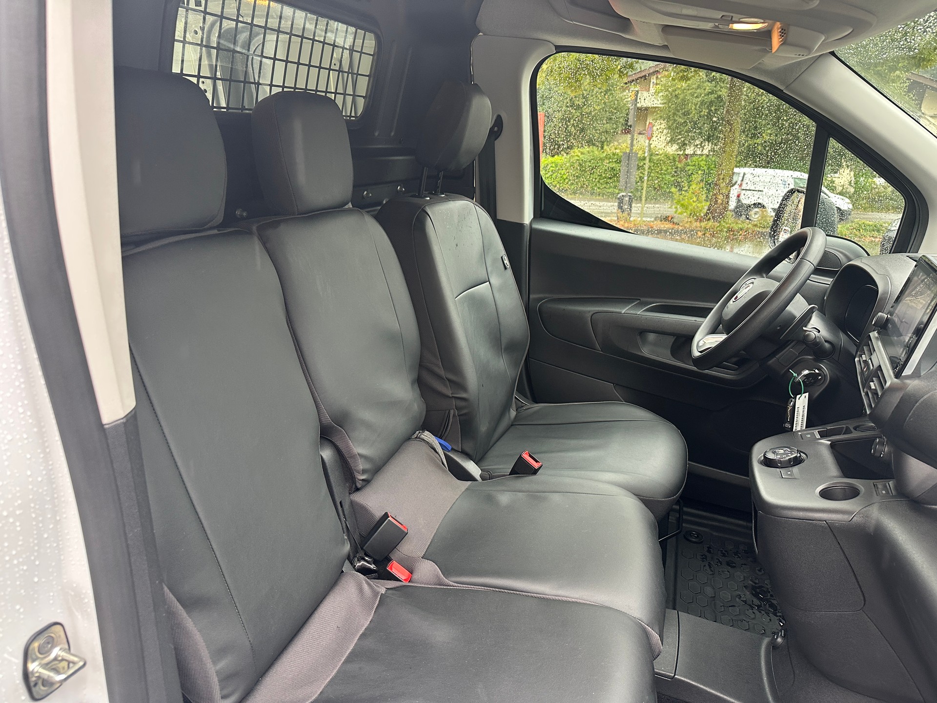 FIAT Doblo 1.5 BlueHDi L1 1000kg Swiss Plus A-image-16