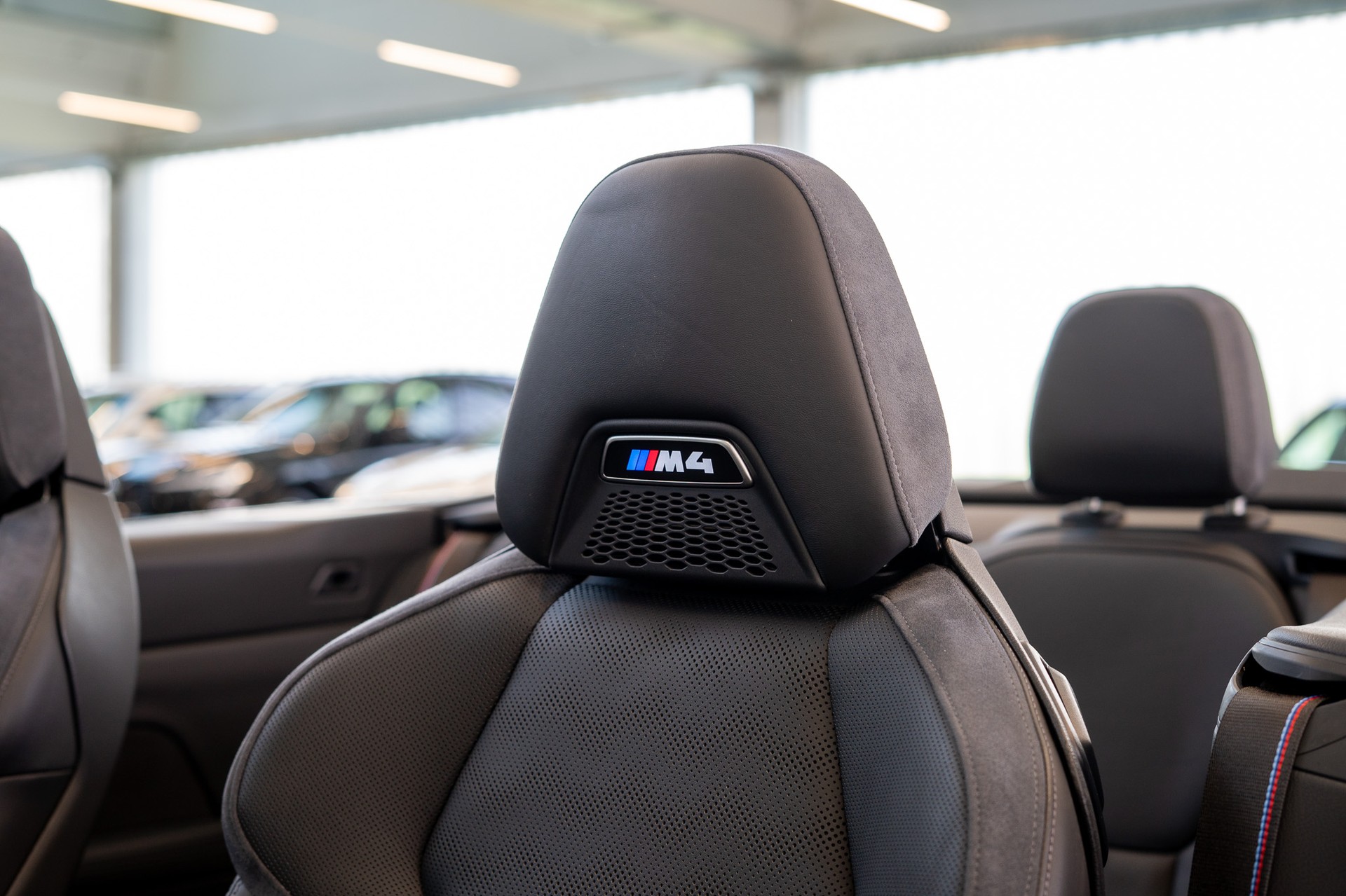 BMW M4 Competition xDrive Cabrio LCI / Head-Up Display / Harman Kardon / 360° Kamera-image-16
