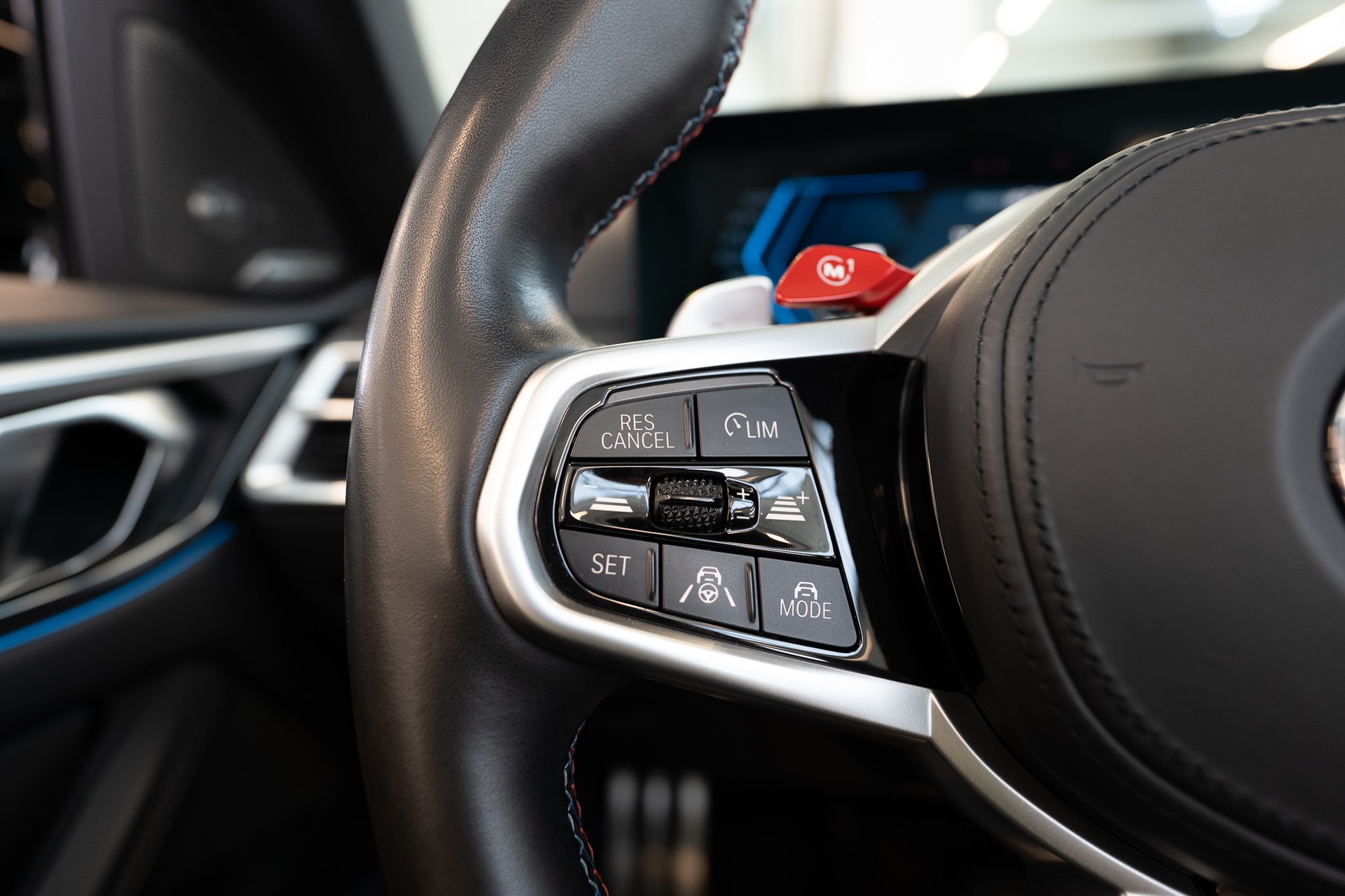 BMW M4 Competition xDrive Cabrio LCI / Head-Up Display / Harman Kardon / 360° Kamera-image-29