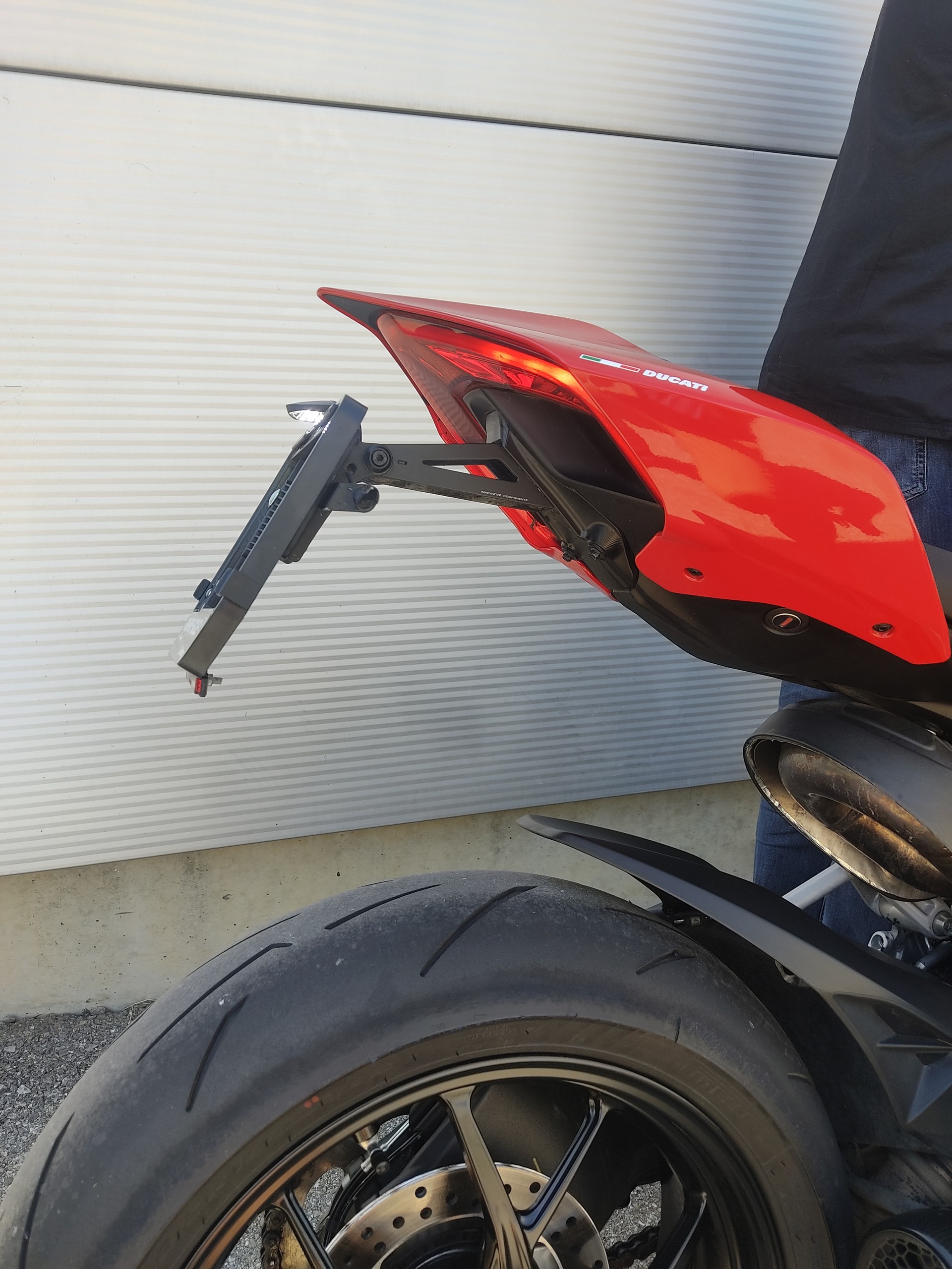 DUCATI Streetfighter V2-image-4