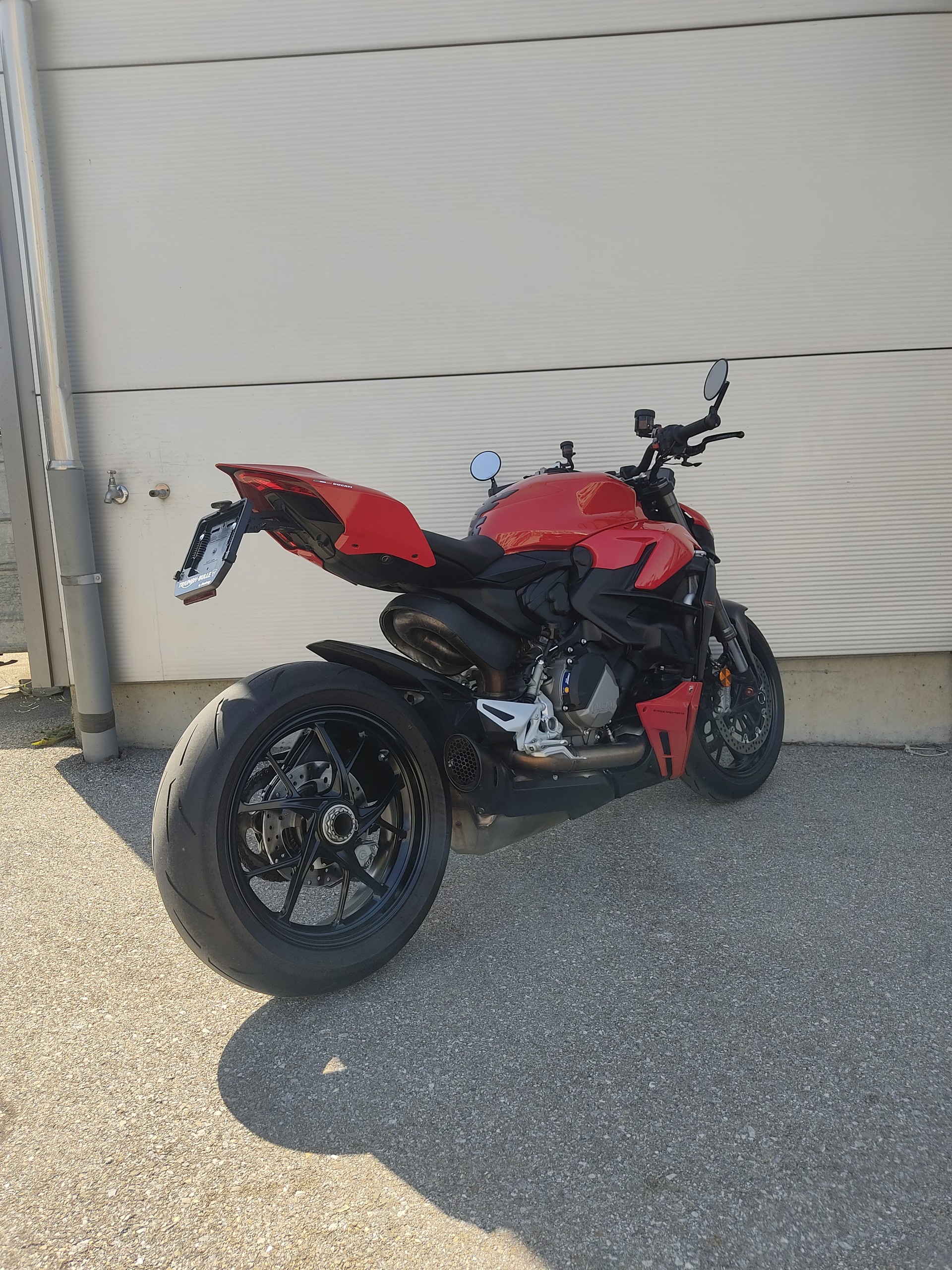 DUCATI Streetfighter V2-image-2
