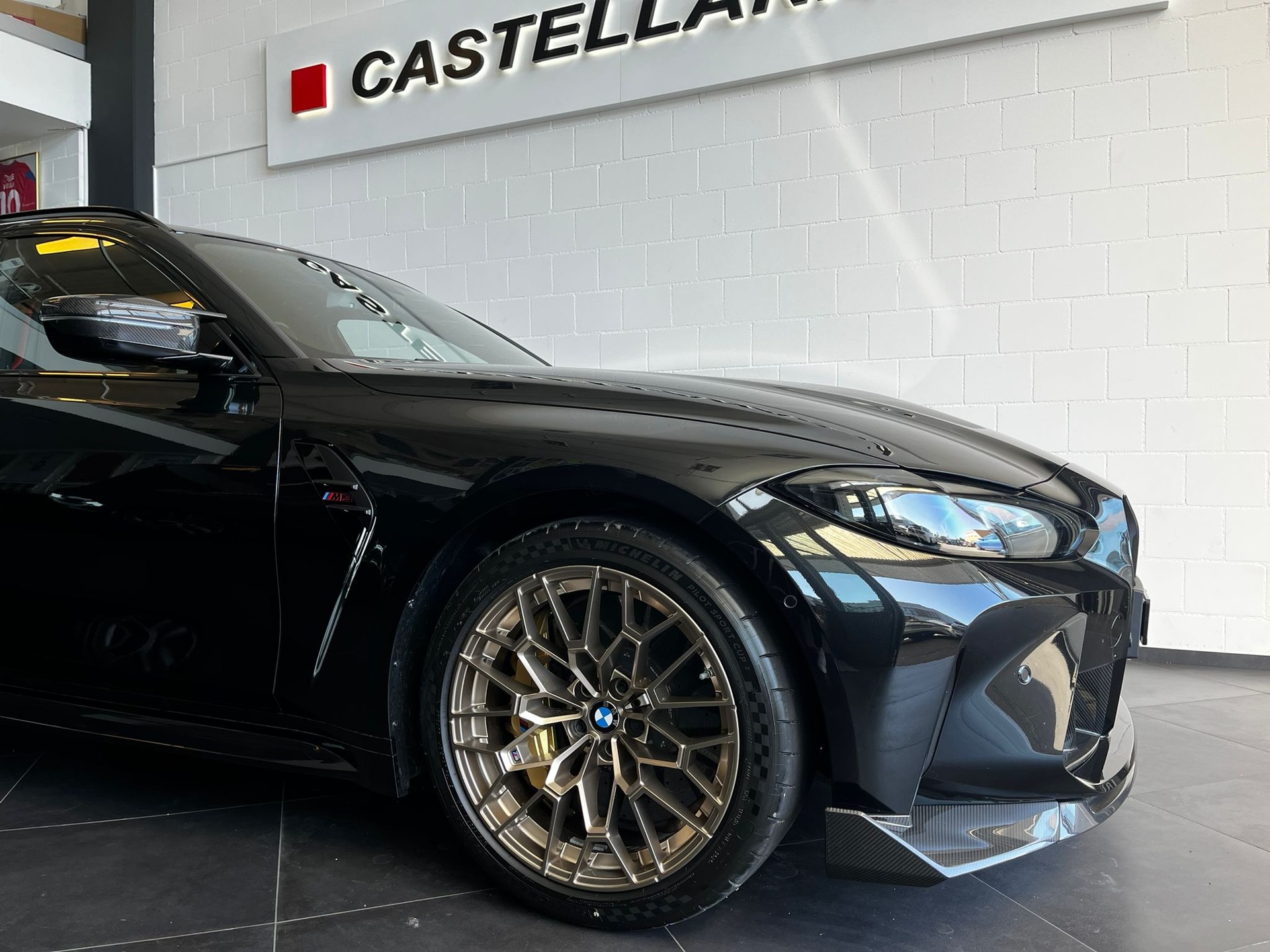 BMW M3 CS Touring xDrive-showroom-element-1