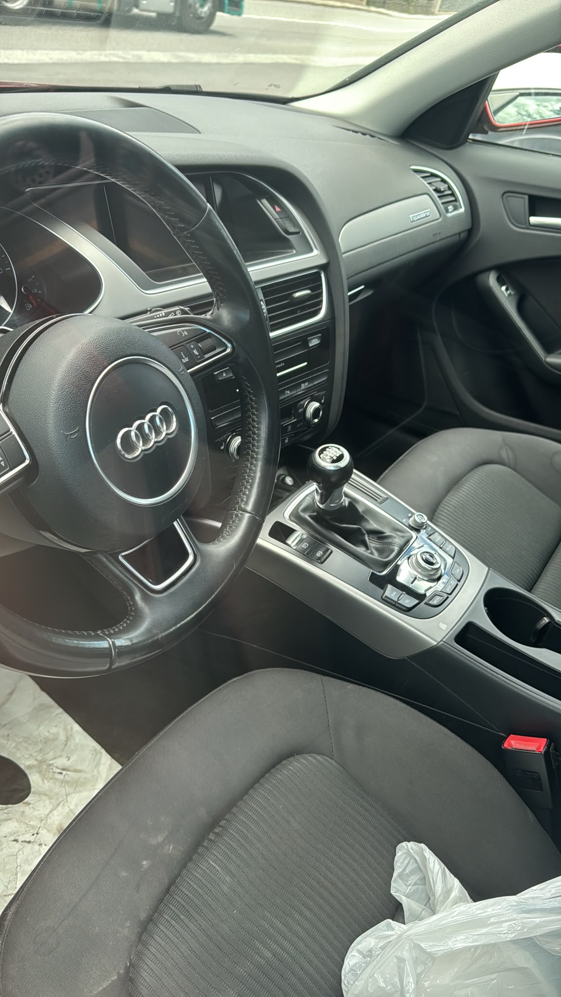 AUDI A4 Avant 2.0 TDI quattro-image-4