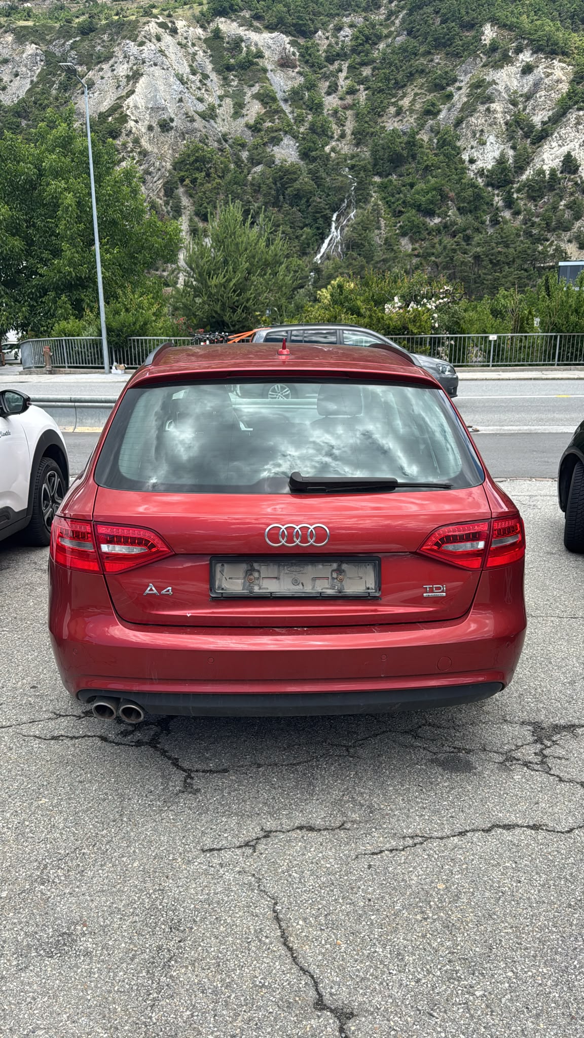 AUDI A4 Avant 2.0 TDI quattro-image-2