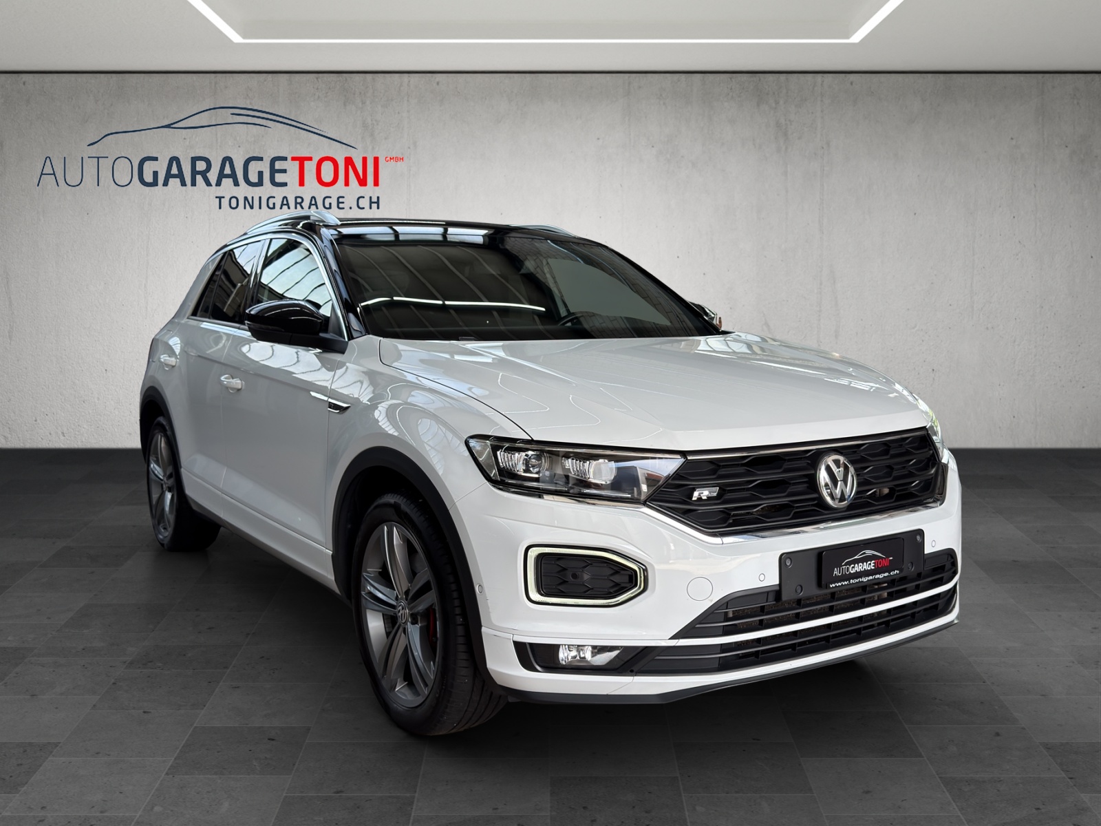 VW T-Roc *R-Line* 2.0 TSI Sport DSG 4Motion-showroom-element-1