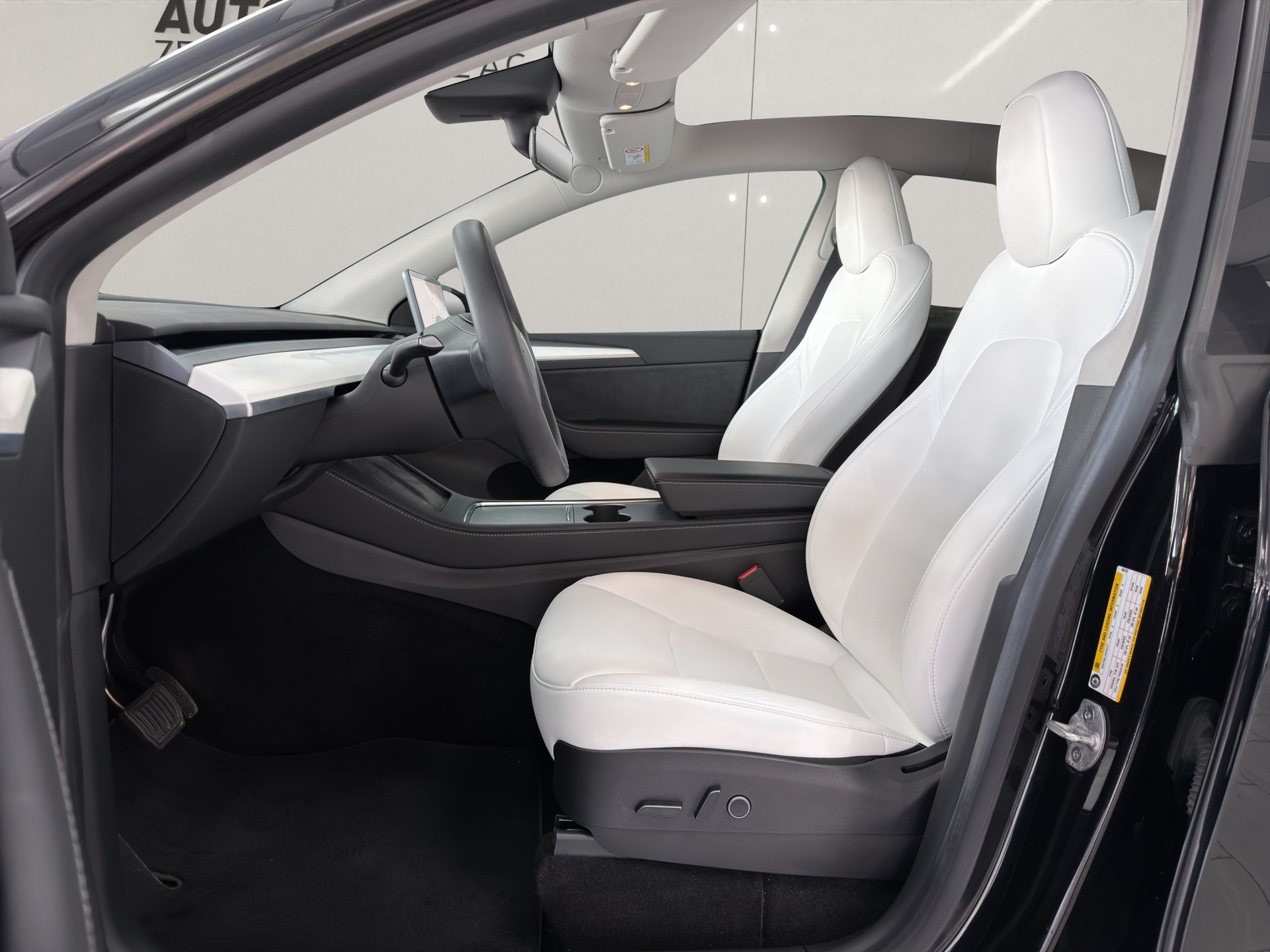 TESLA Model Y Long Range-image-5