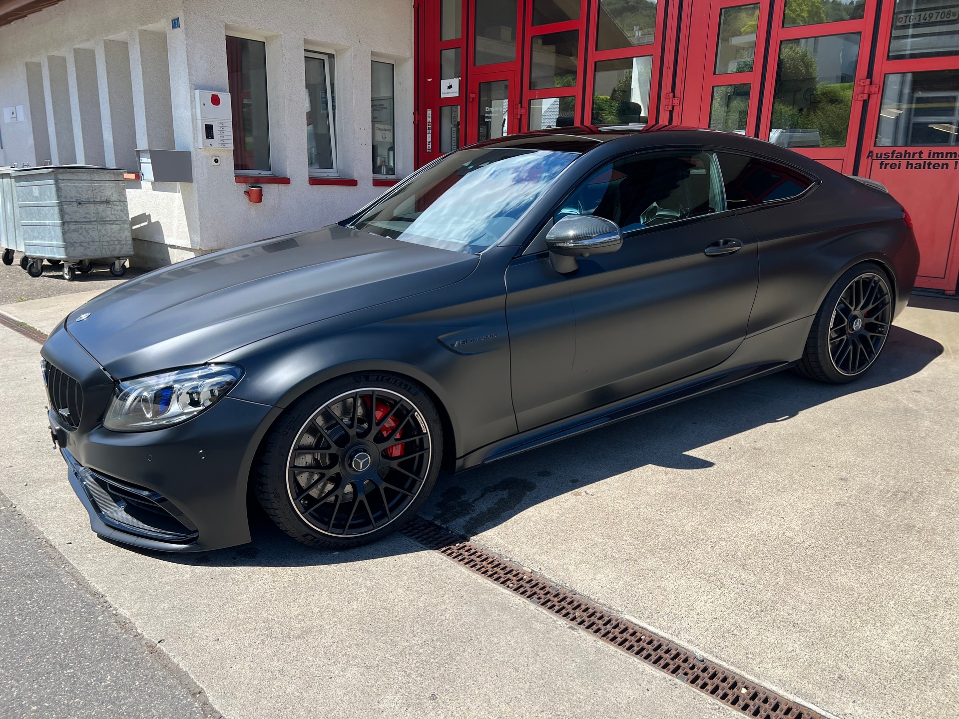 MERCEDES-BENZ C 63 S AMG 9G-tronic-showroom-element-1