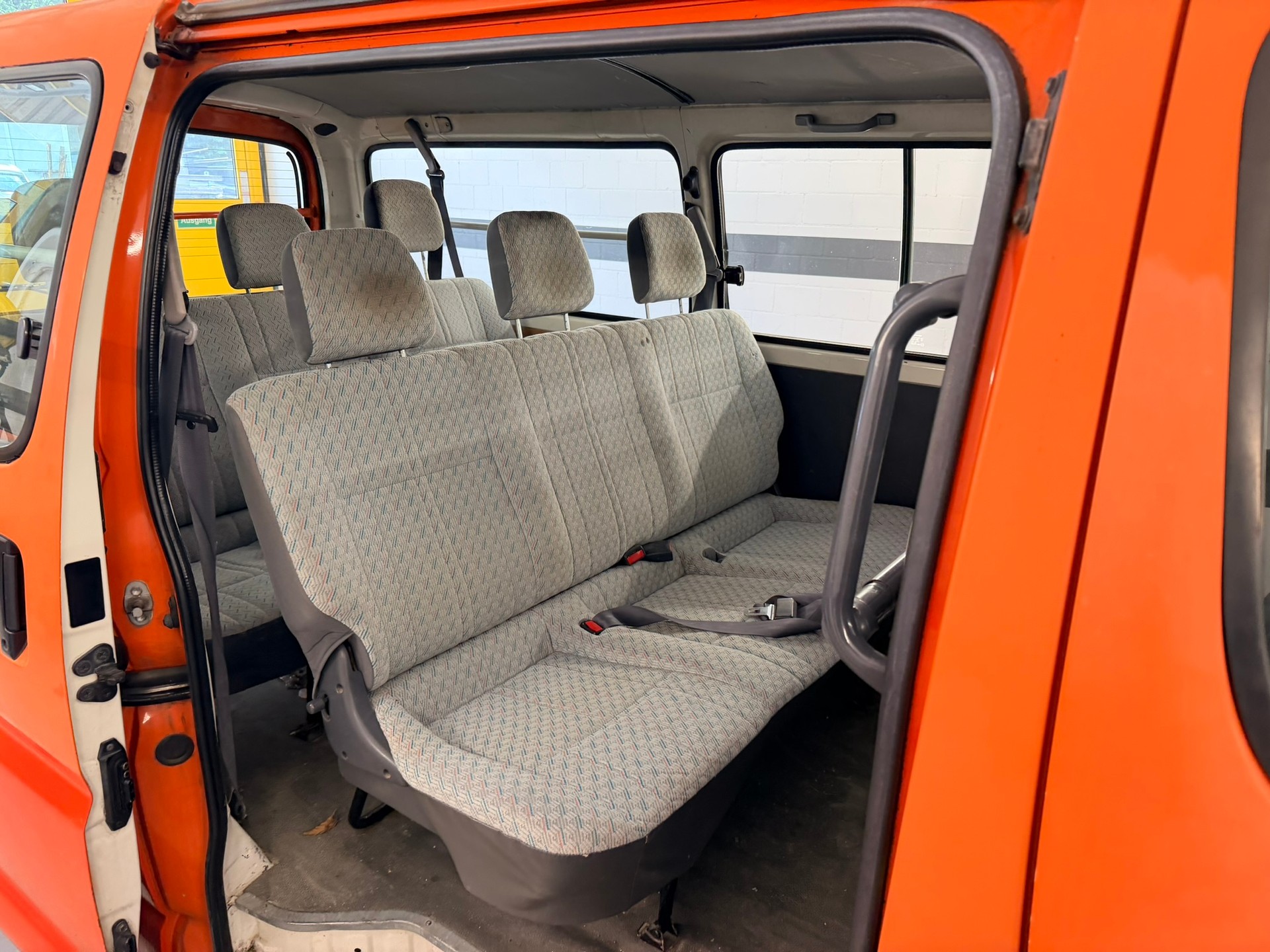 TOYOTA Hiace D-4D LWB Kombi-image-7