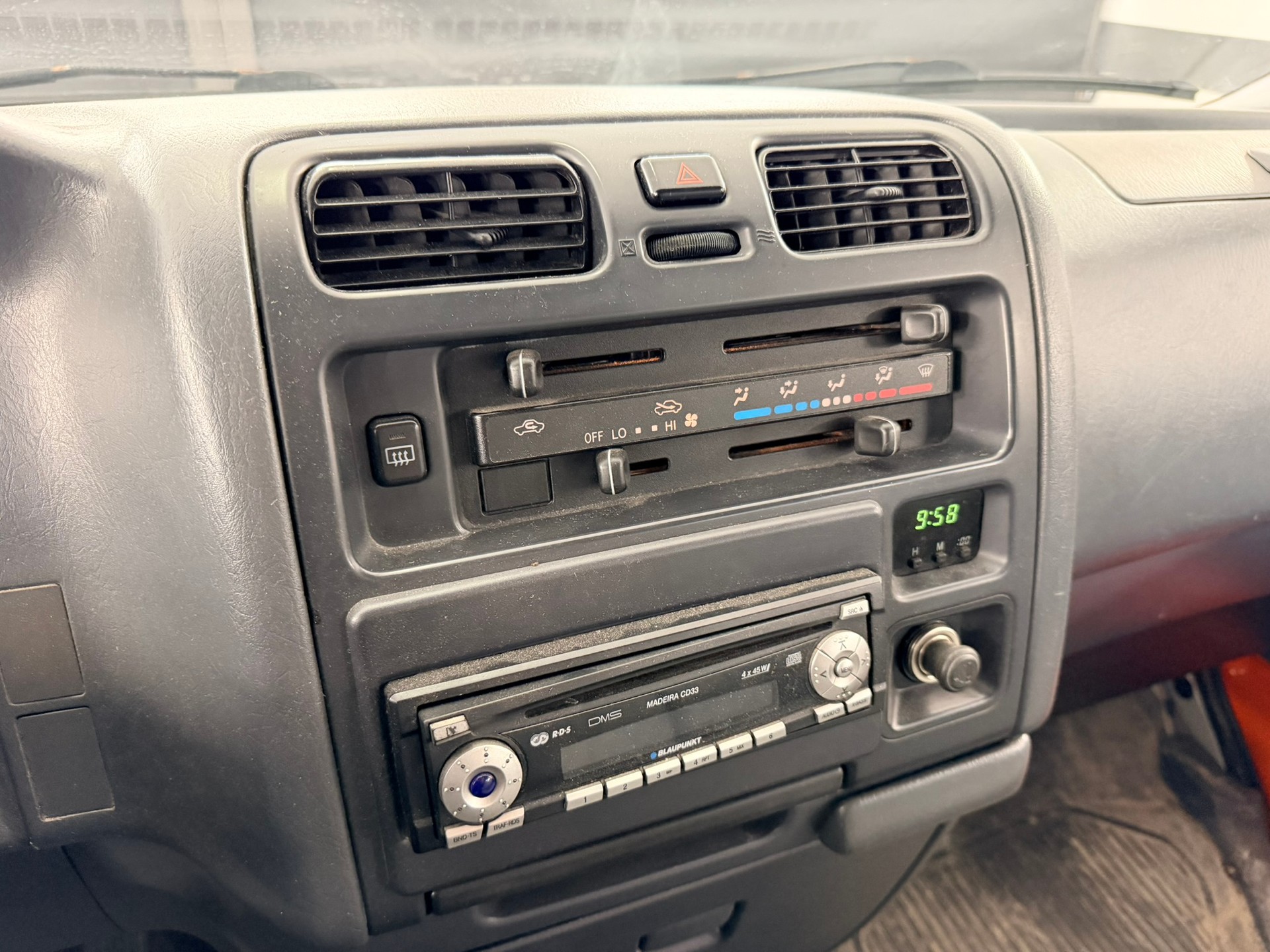 TOYOTA Hiace D-4D LWB Kombi-image-12