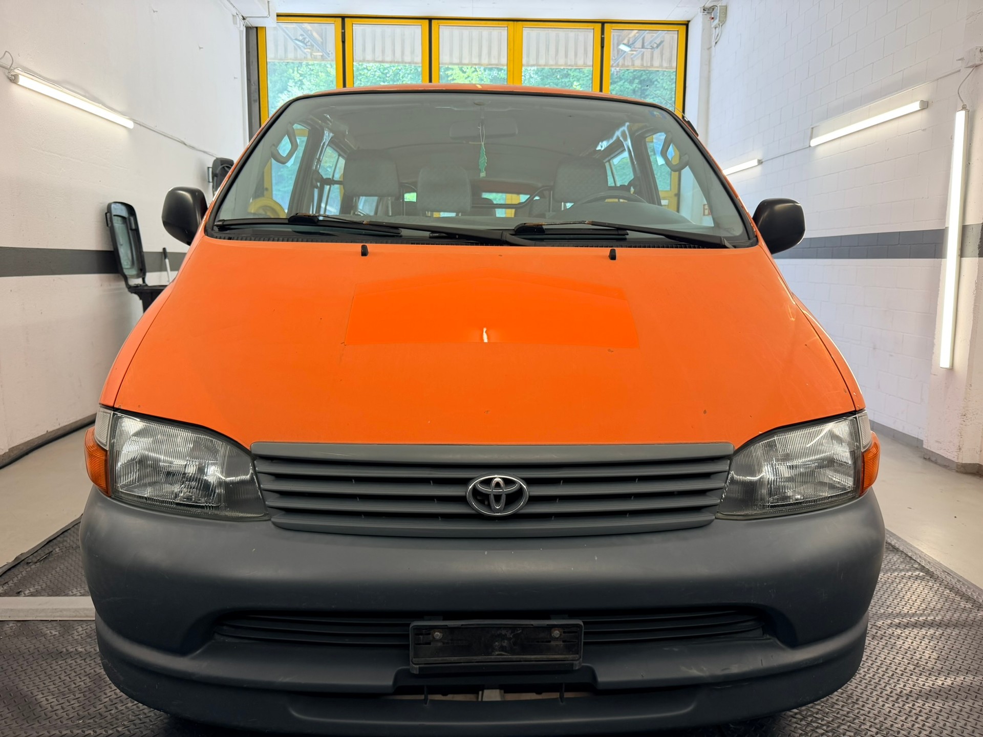 TOYOTA Hiace D-4D LWB Kombi-showroom-element-1