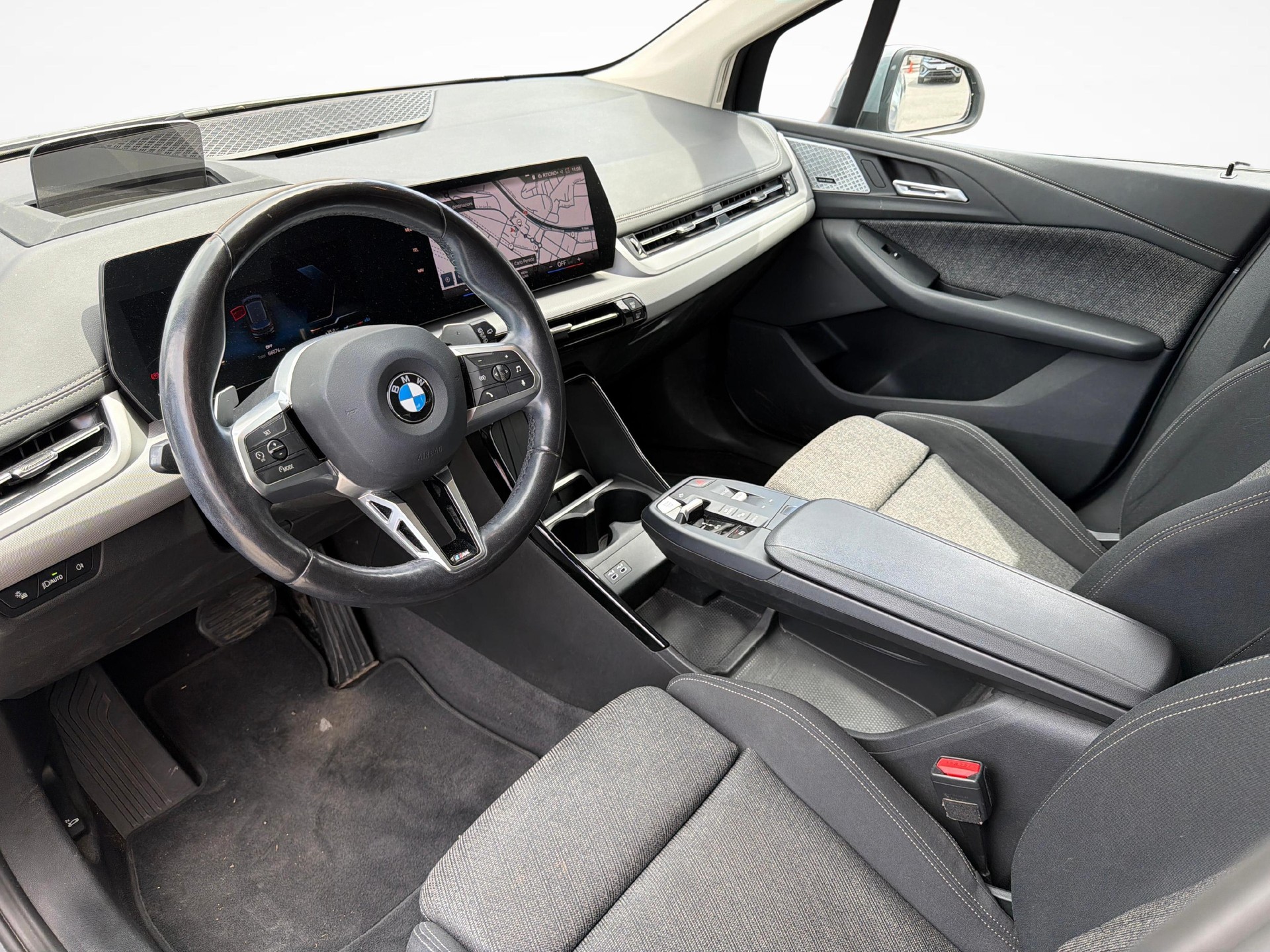 BMW 218i Active Tourer-image-10