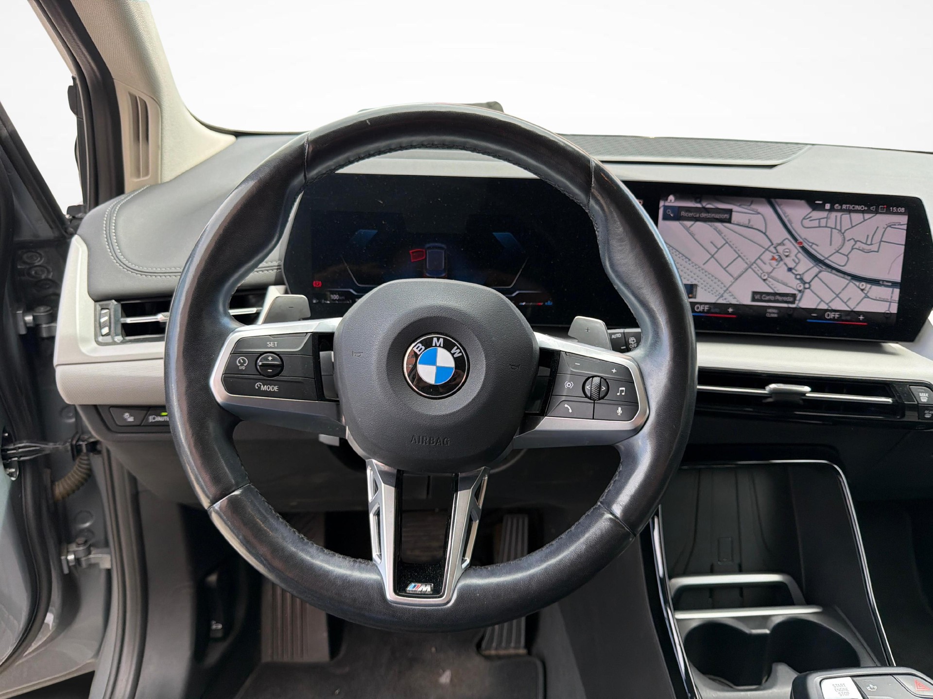 BMW 218i Active Tourer-image-13