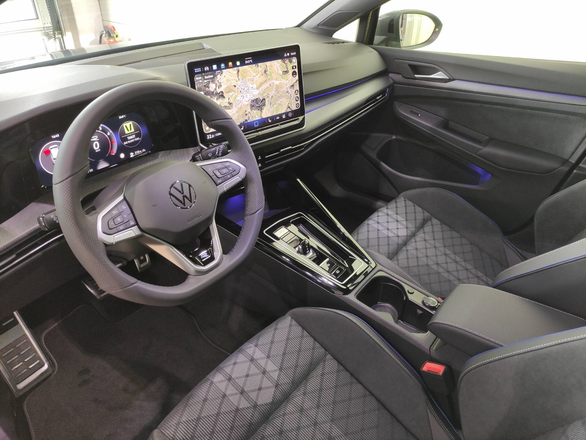 VW Golf VIII 1.5 eTSI R-Line DSG-showroom-element-3