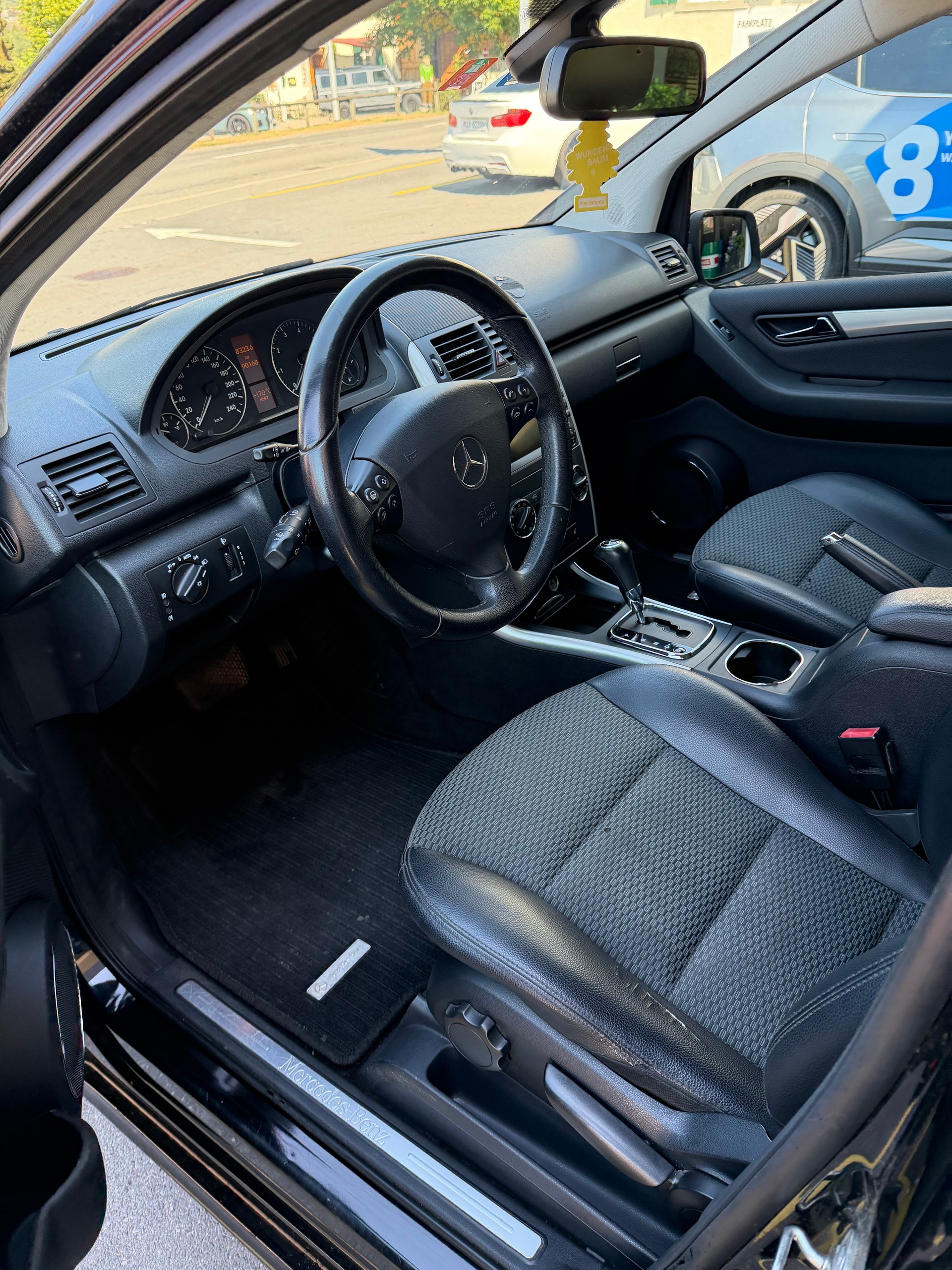 MERCEDES-BENZ A 180 Avantgarde Selection Autotronic-image-9