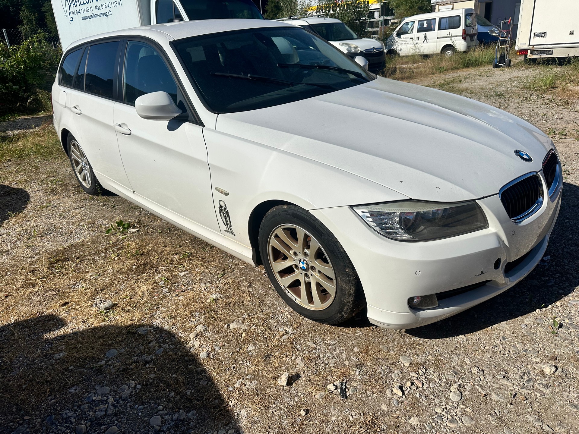 BMW 318i Touring-image-1