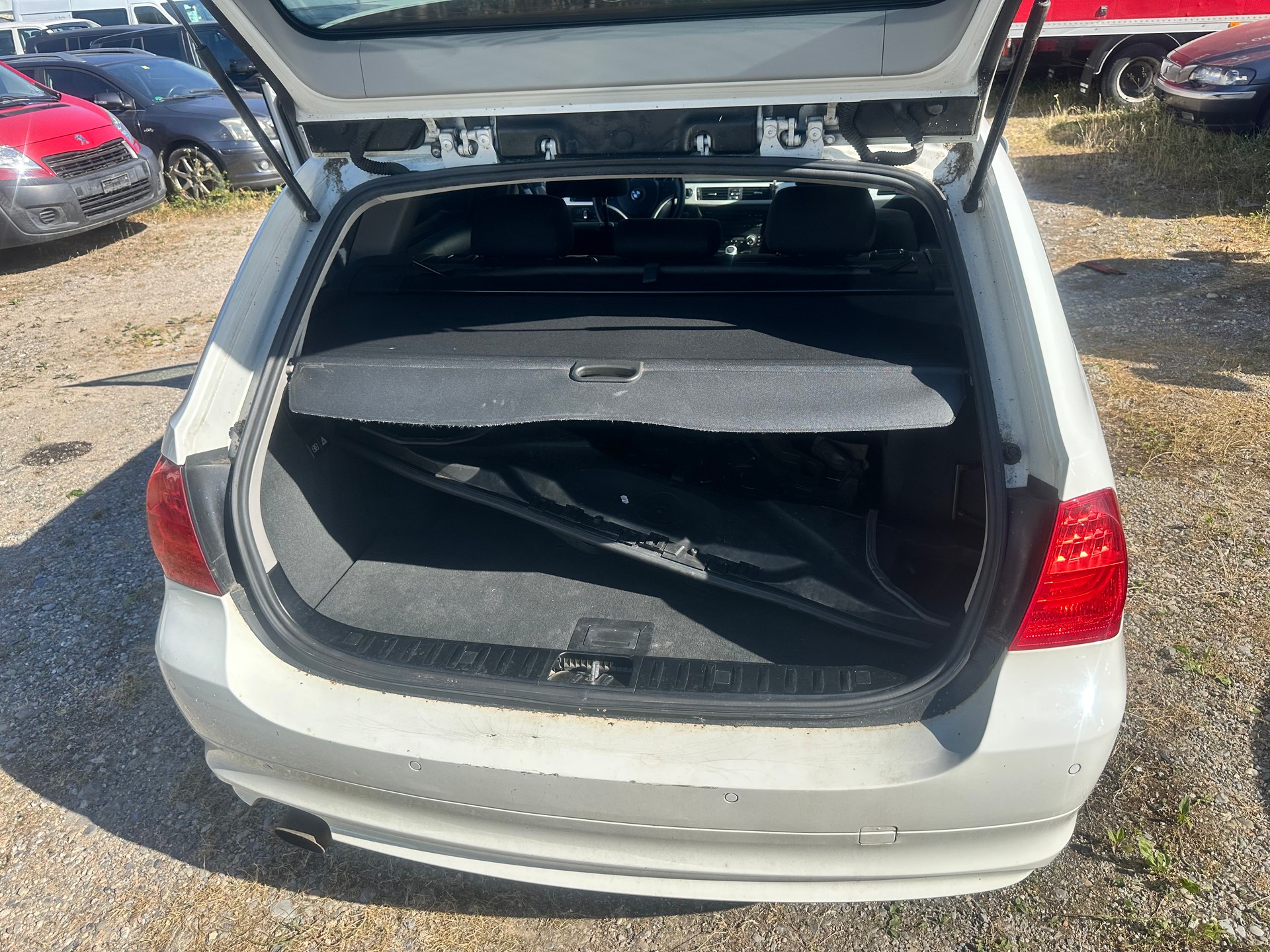 BMW 318i Touring-image-8