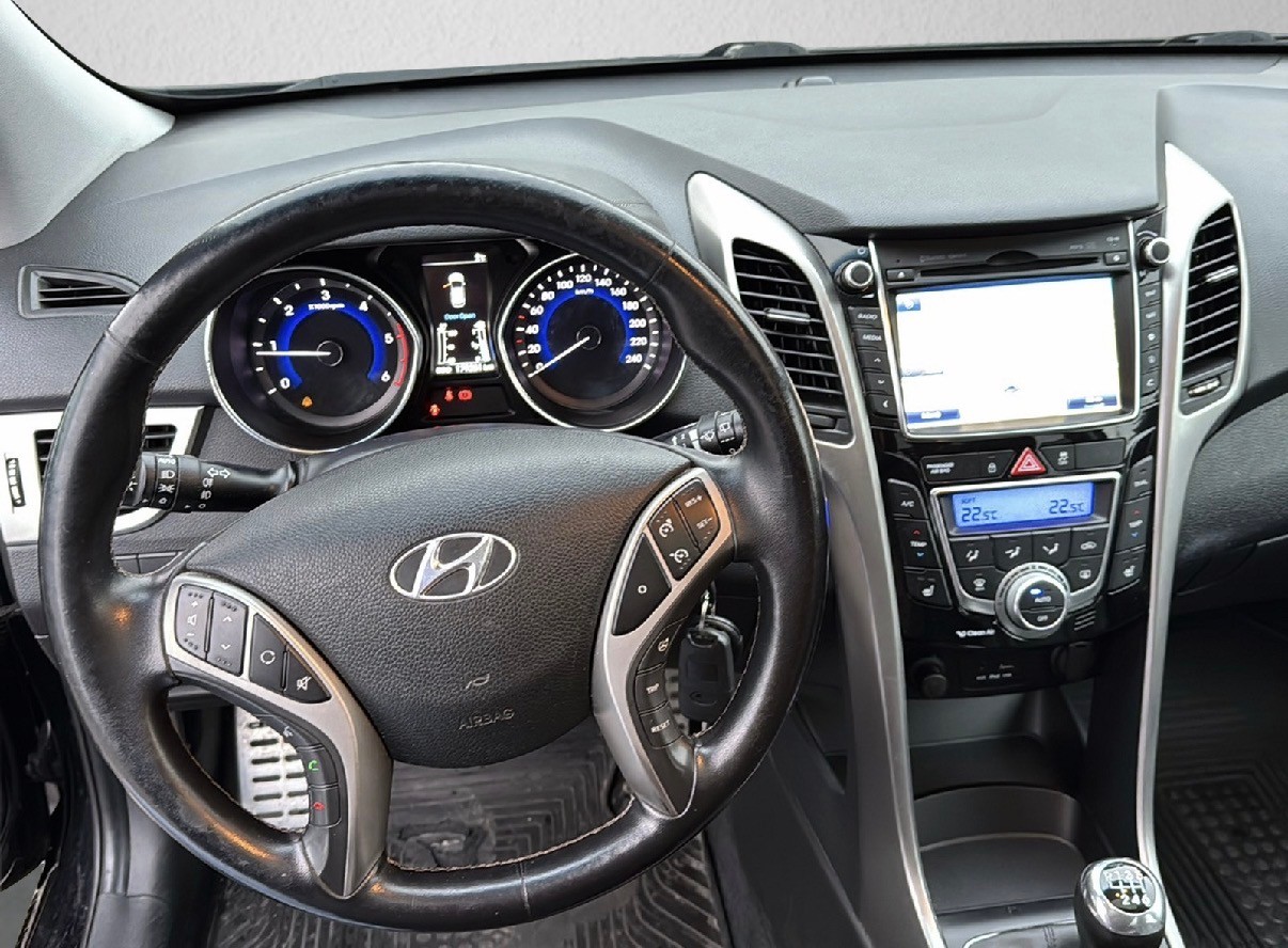 HYUNDAI i30 1.6 CRDi Vertex-image-5