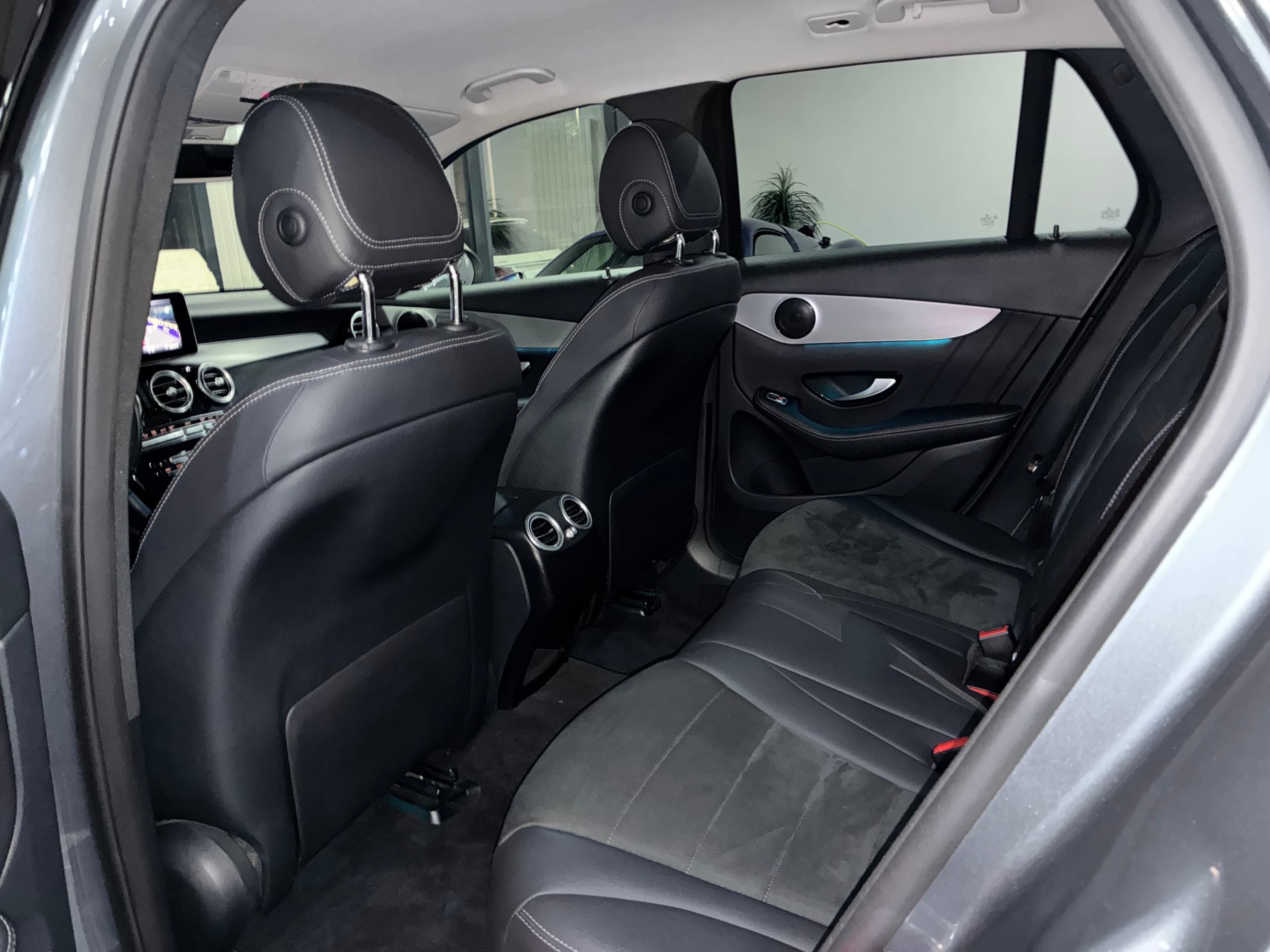 MERCEDES-BENZ GLC 250 d AMG Line 4Matic 9G-Tronic-image-12