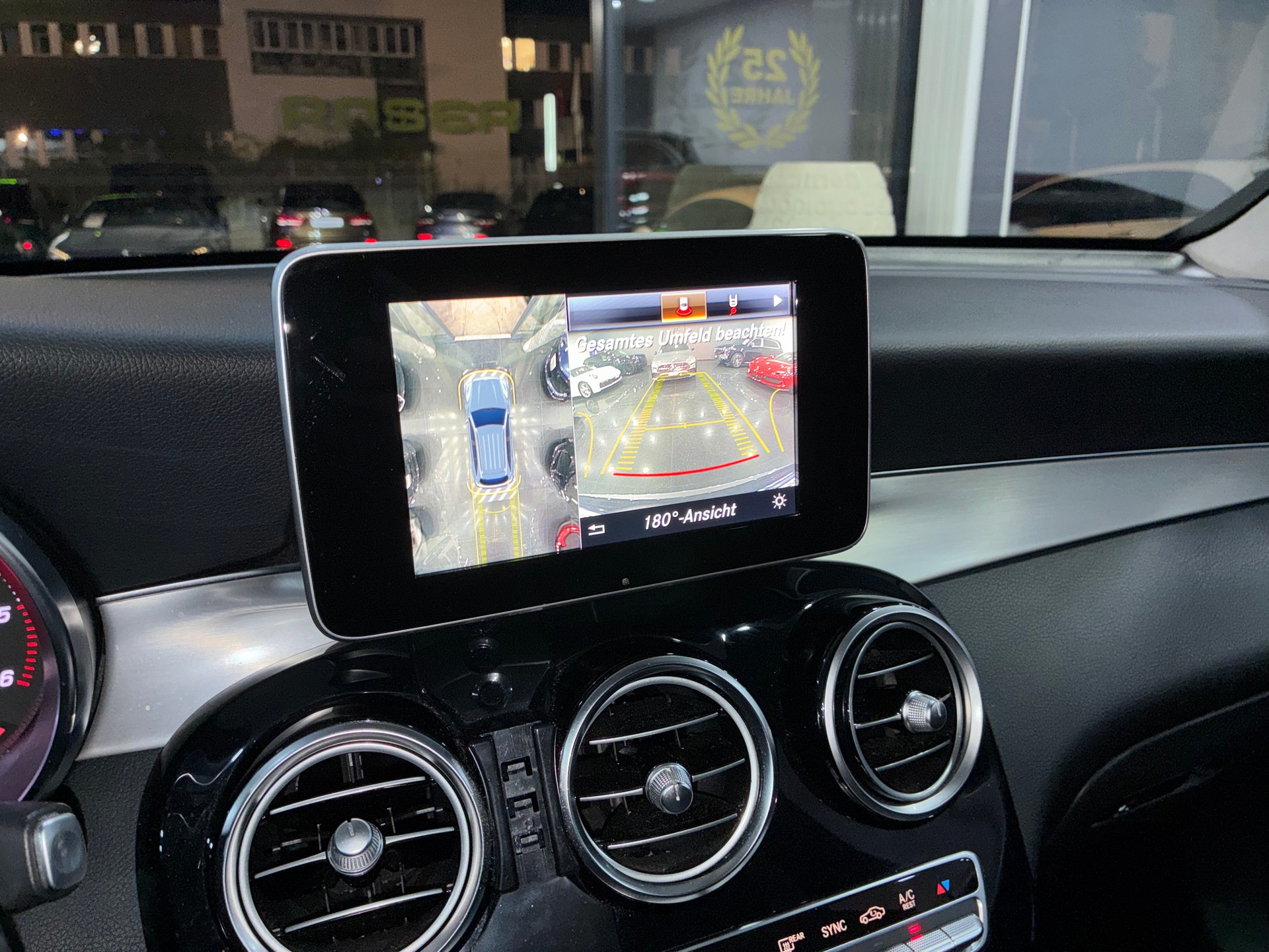 MERCEDES-BENZ GLC 250 d AMG Line 4Matic 9G-Tronic-image-14