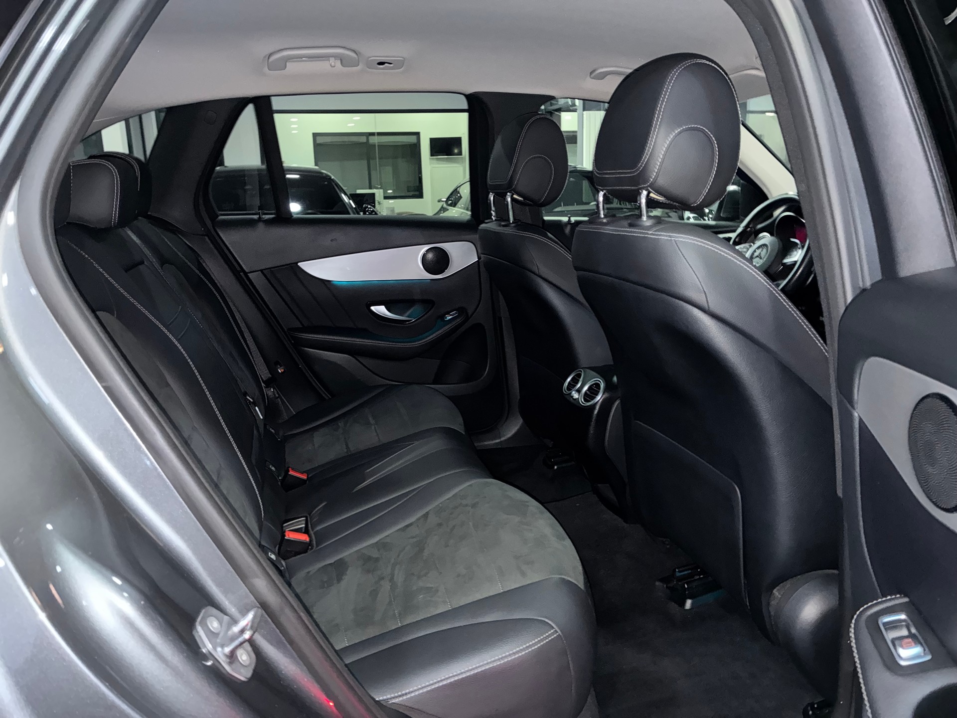 MERCEDES-BENZ GLC 250 d AMG Line 4Matic 9G-Tronic-image-13