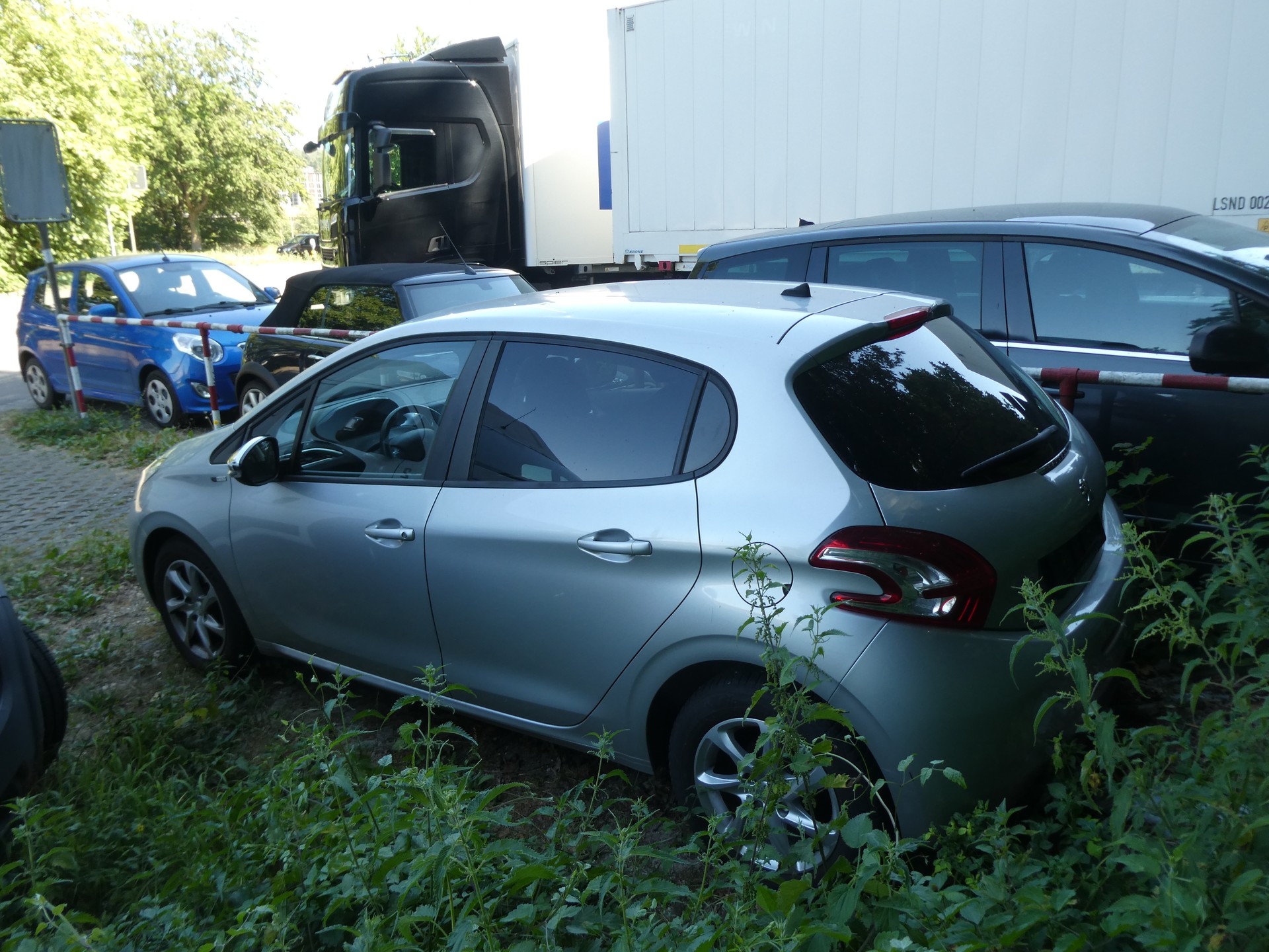 PEUGEOT 208 1.2 VTI Style-image-2