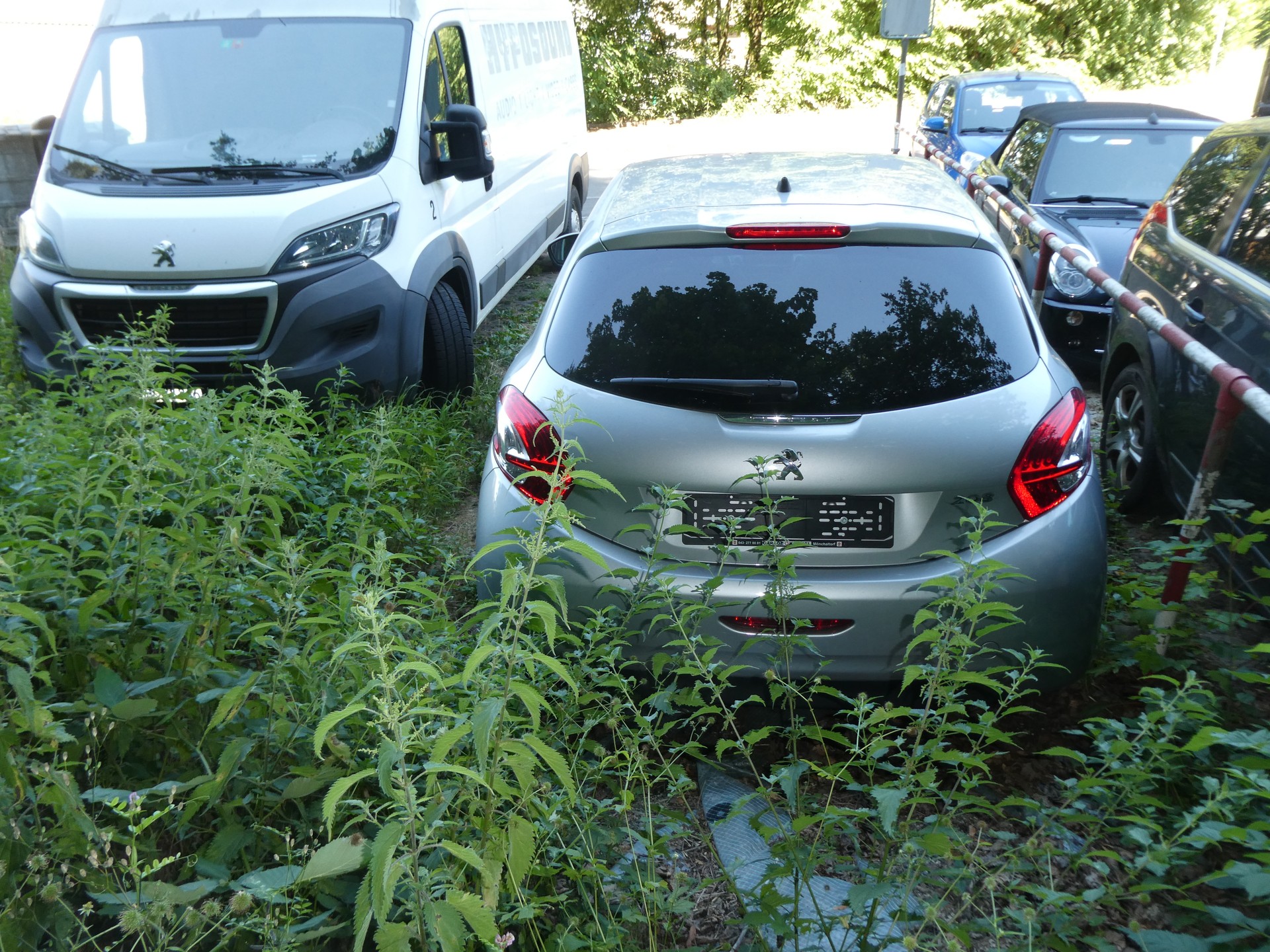 PEUGEOT 208 1.2 VTI Style-image-1