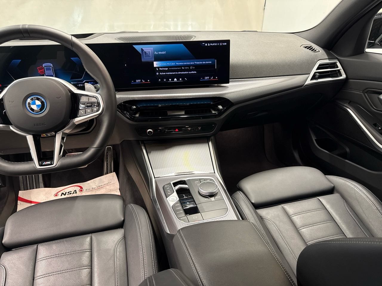 BMW 330e x DriveTouring Steptronic M Sport-image-5