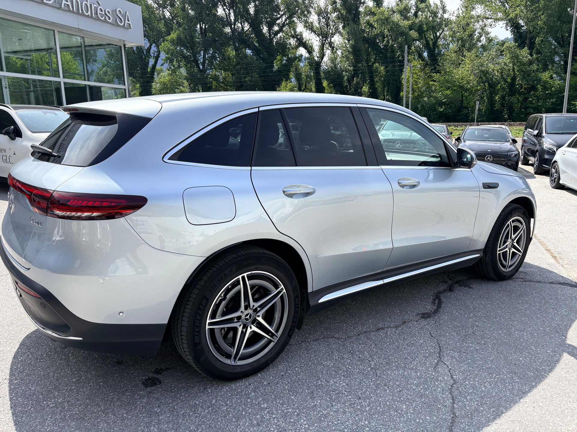 MERCEDES-BENZ EQC 400 AMG Line 4matic-image-3