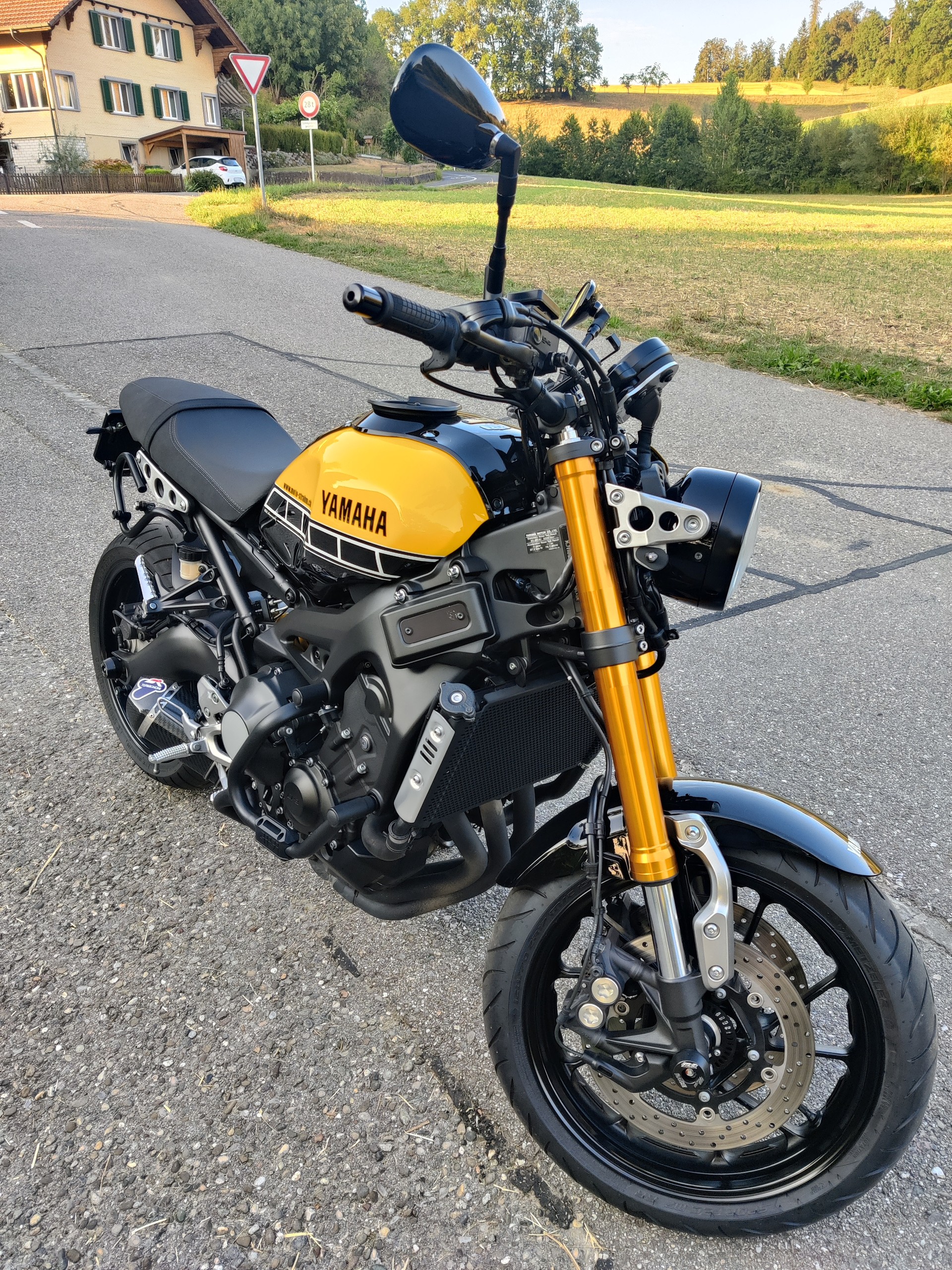 YAMAHA XSR 900 60 Anniversary-image-1