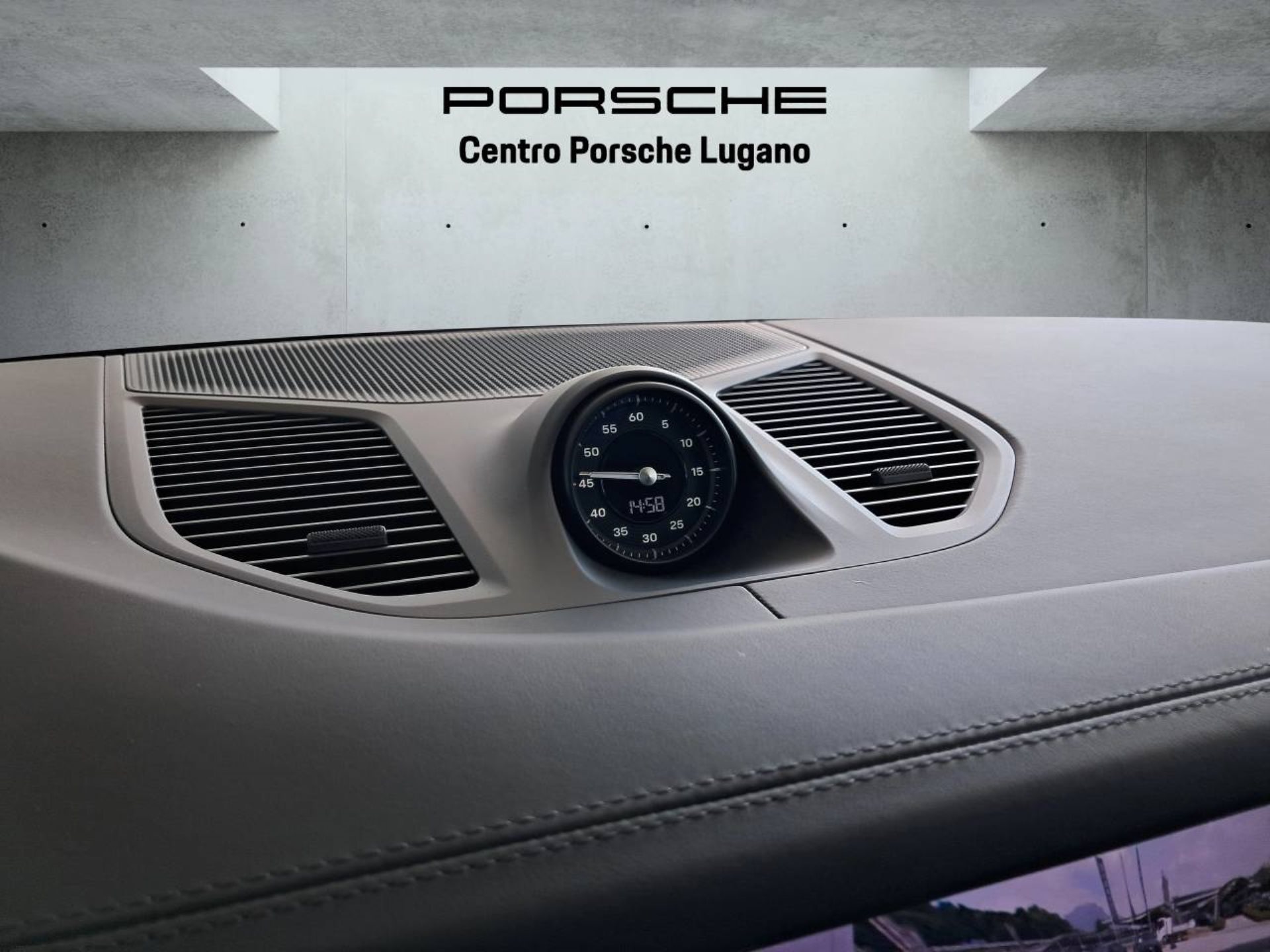 PORSCHE Cayenne S E-Hybrid-image-25